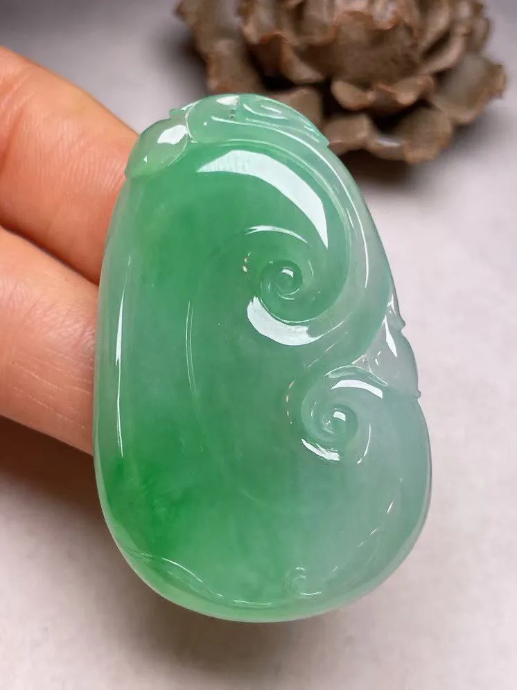 冰糯种满色【如意】吊坠，种水好，玉质细腻 ，卖相好.