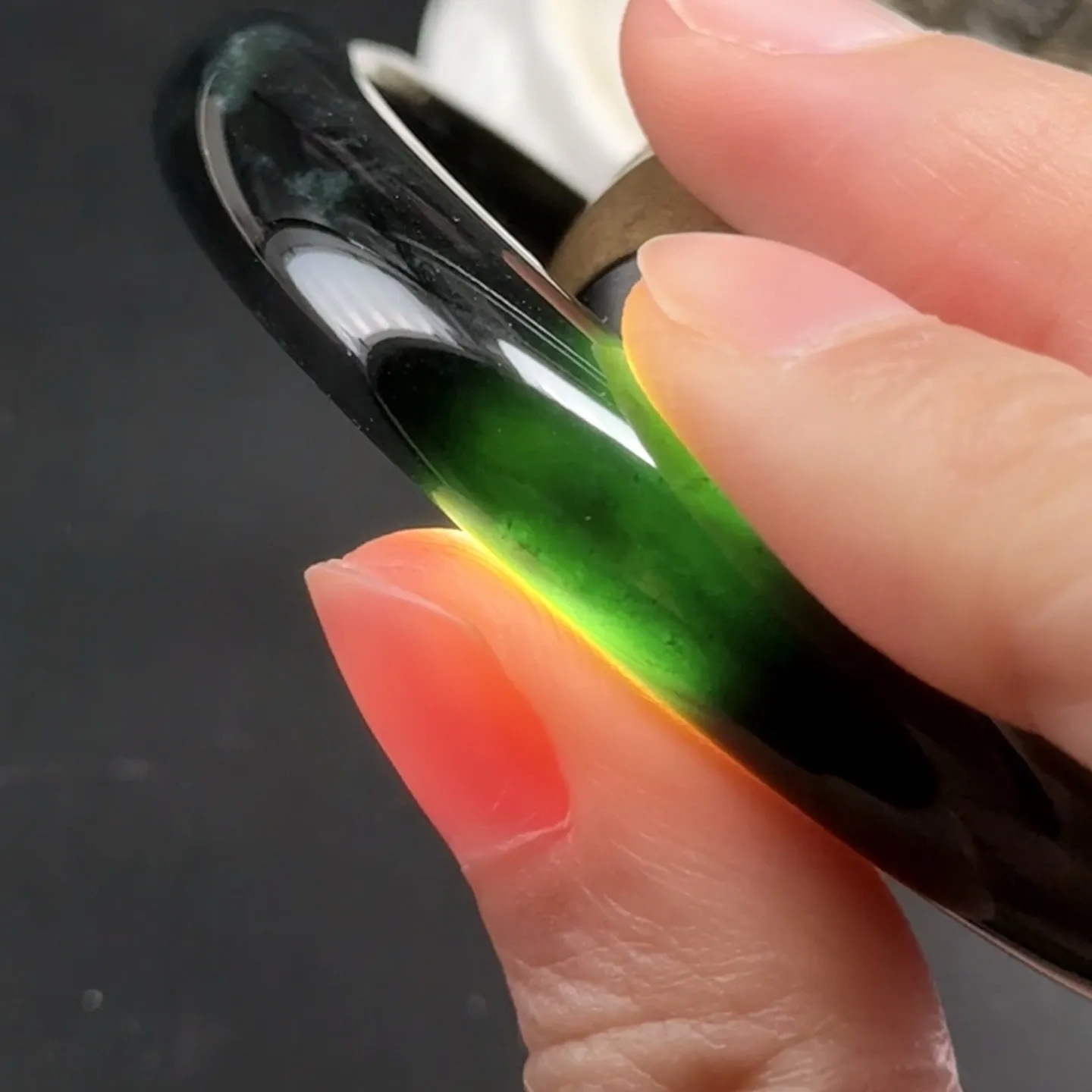 精品墨翠贵妃圈手镯 种好色正 黑度极好 打灯通透