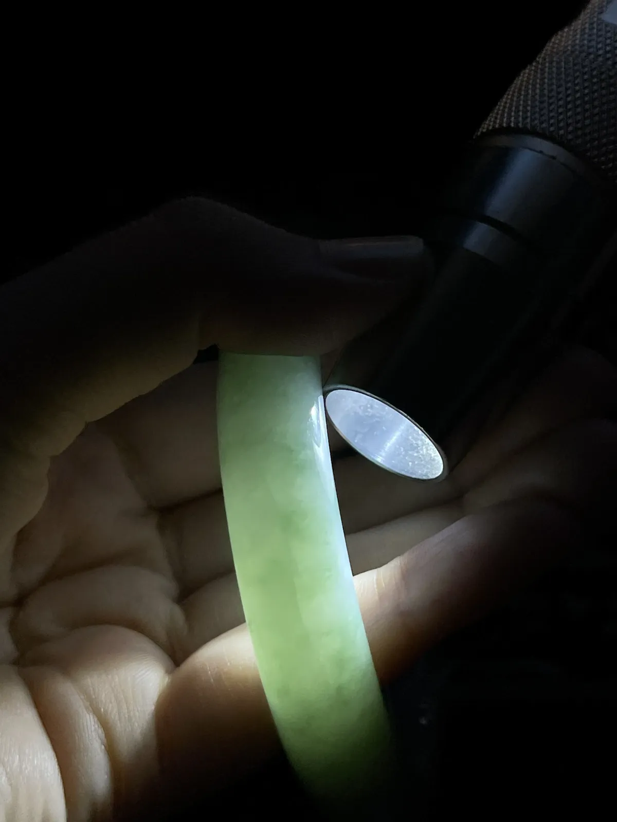 正圈57圈口，翡翠糯化种飘绿手镯