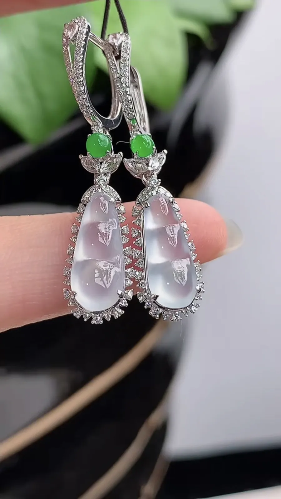 a货翡翠玻璃种18K金伴钻镶嵌白月光四季豆福豆平安豆耳坠 尺寸13.4×5.7×5.8mm 重量3.56g 1211