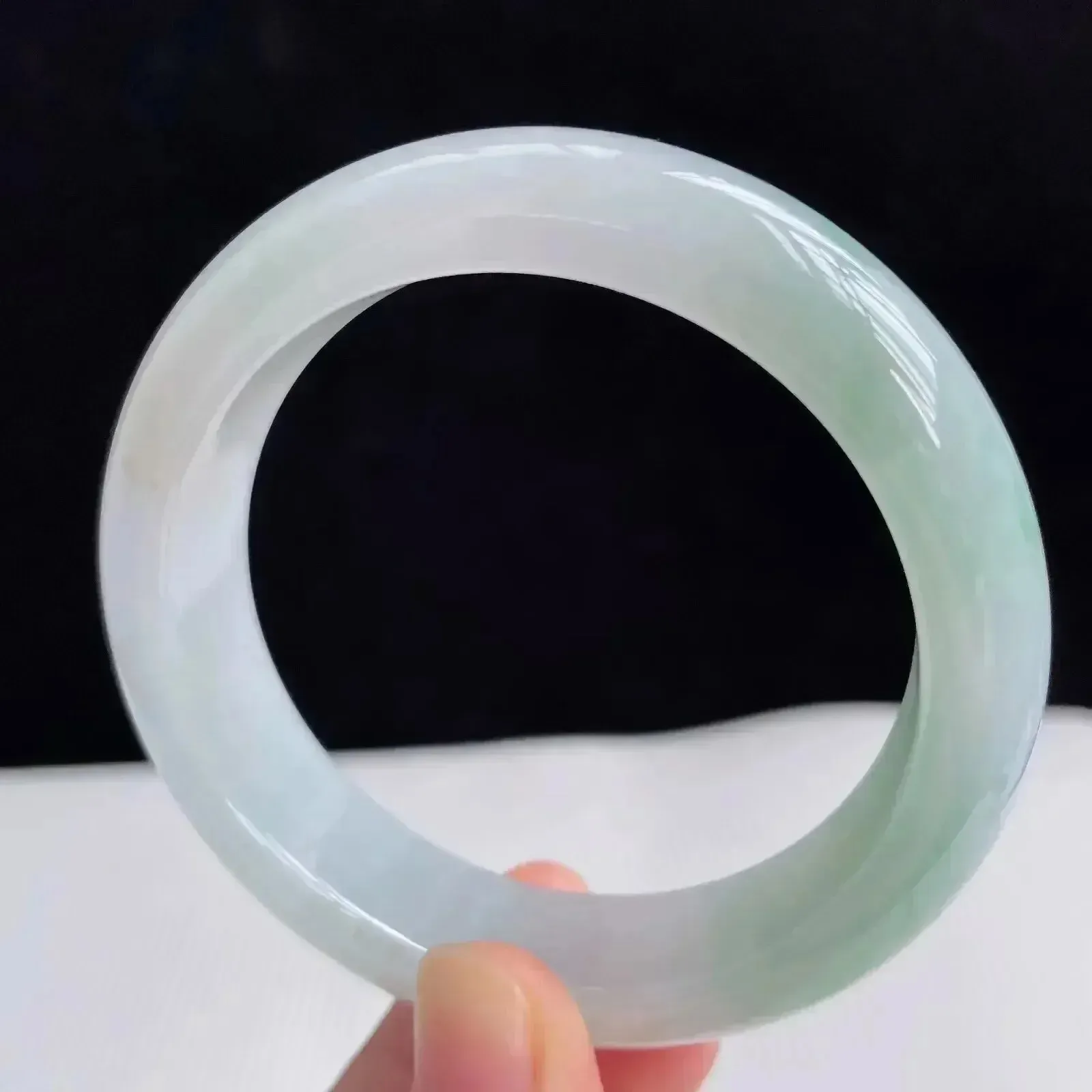 55.6圈好种水玉石天然翡翠A货水润有种有色飘绿手镯68.61克