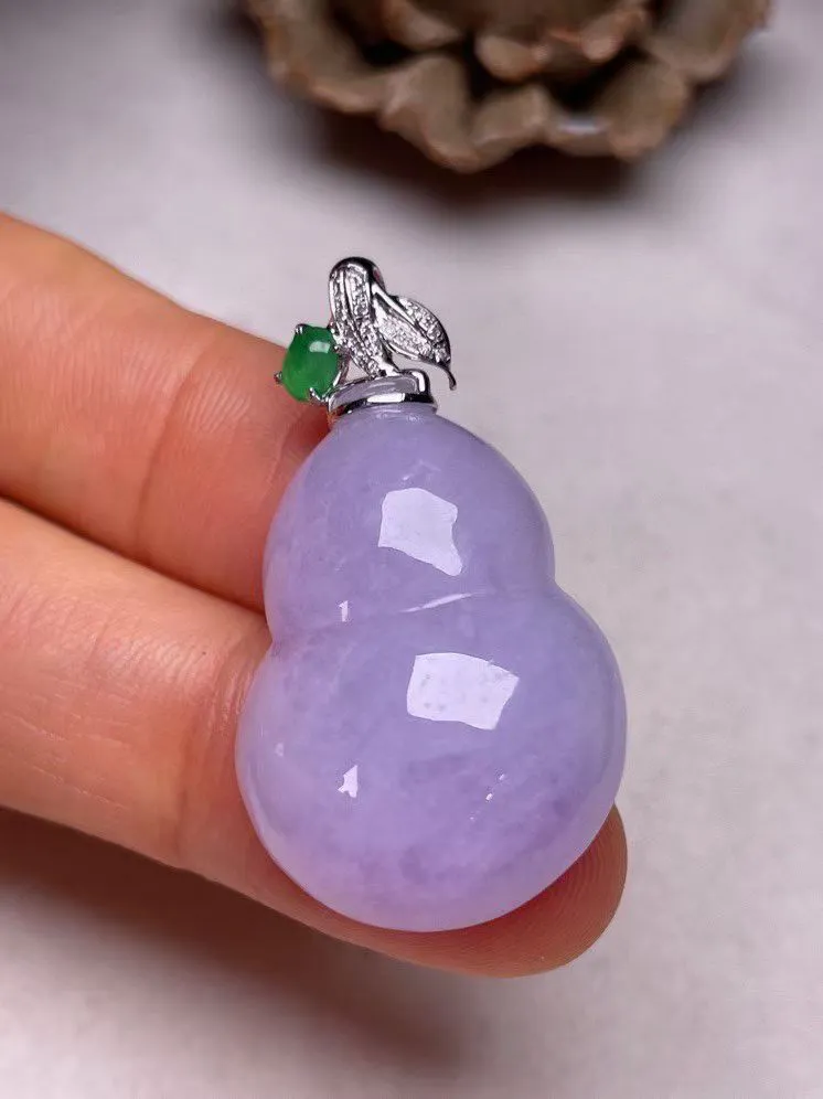 冰糯种紫罗兰葫芦吊坠、真金真钻镶嵌，种水好，玉质细腻 .裸石尺寸 28.7*19.9