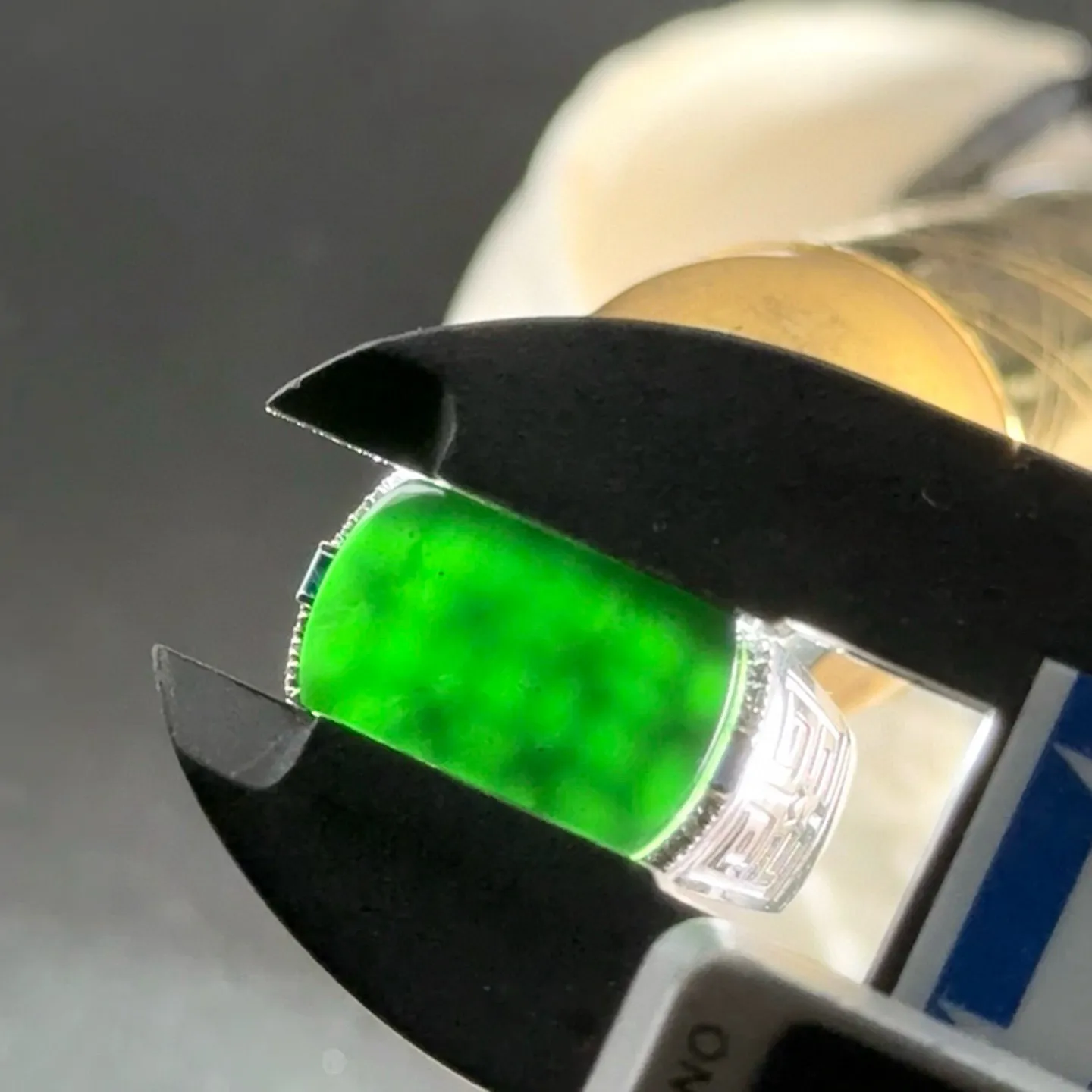 精品18k墨翠马鞍男戒 种好色正 黑度极好 打灯通透 油性十足 尺寸16.1