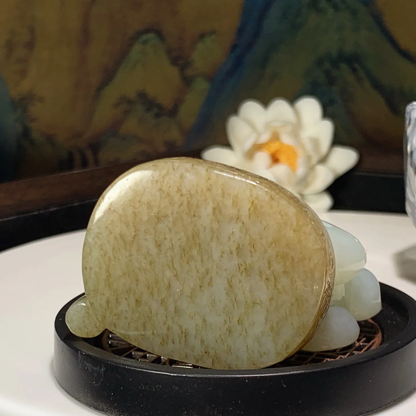 新疆和田玉且末糖翠青马上有钱马摆件 尺寸60/38/59重163.5克。玉质细腻油润。手推出油。佩戴高端大气 lt251216