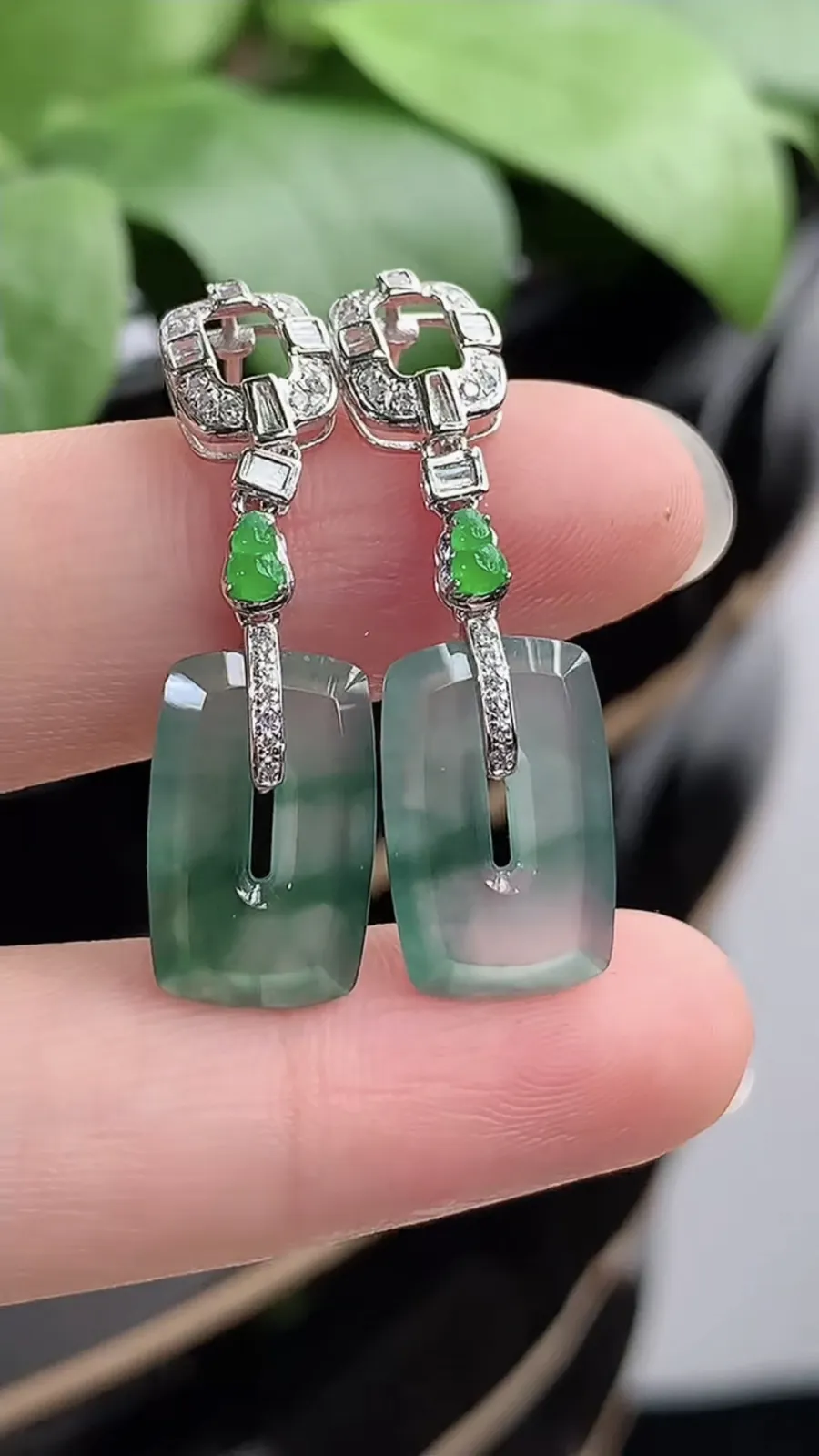 a货翡翠冰种18K金伴钻镶嵌飘花平安环耳坠 尺寸15×9.6×2mm 重量3.43g 1210