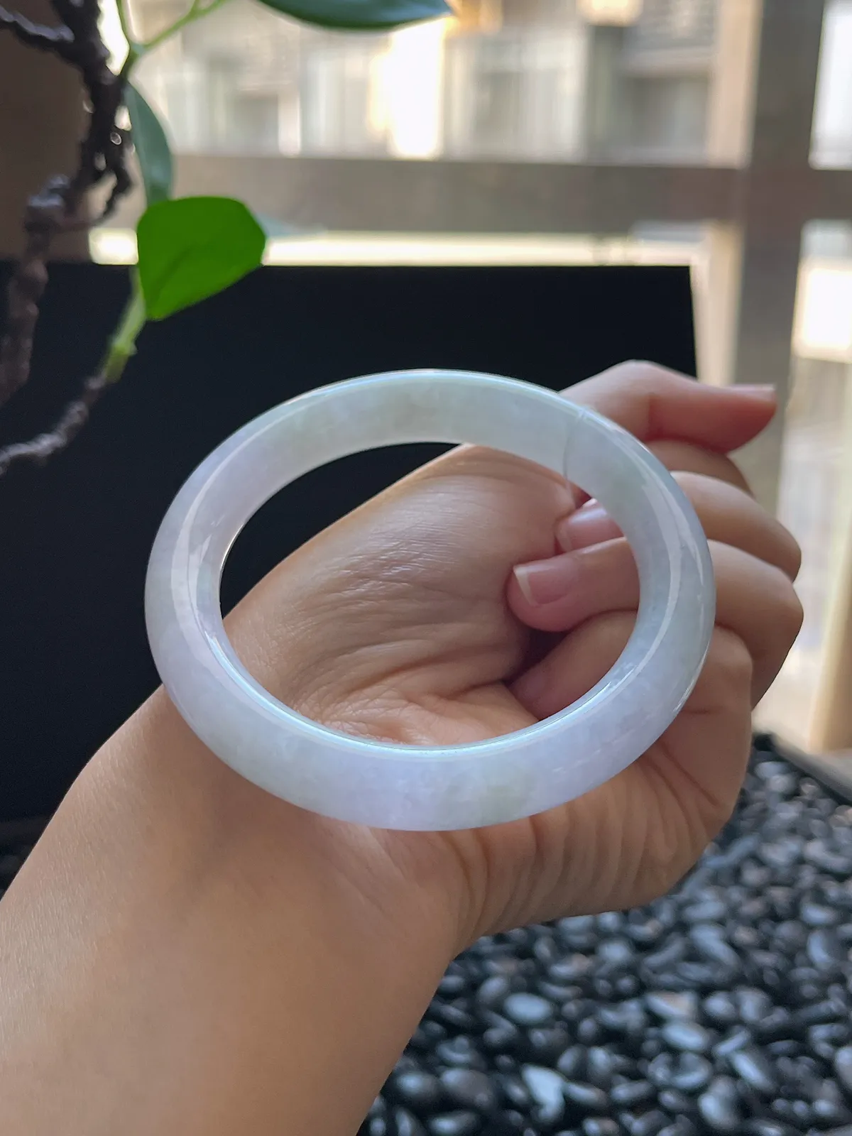 圆镯58圈口，翡翠冰糯春带彩手镯