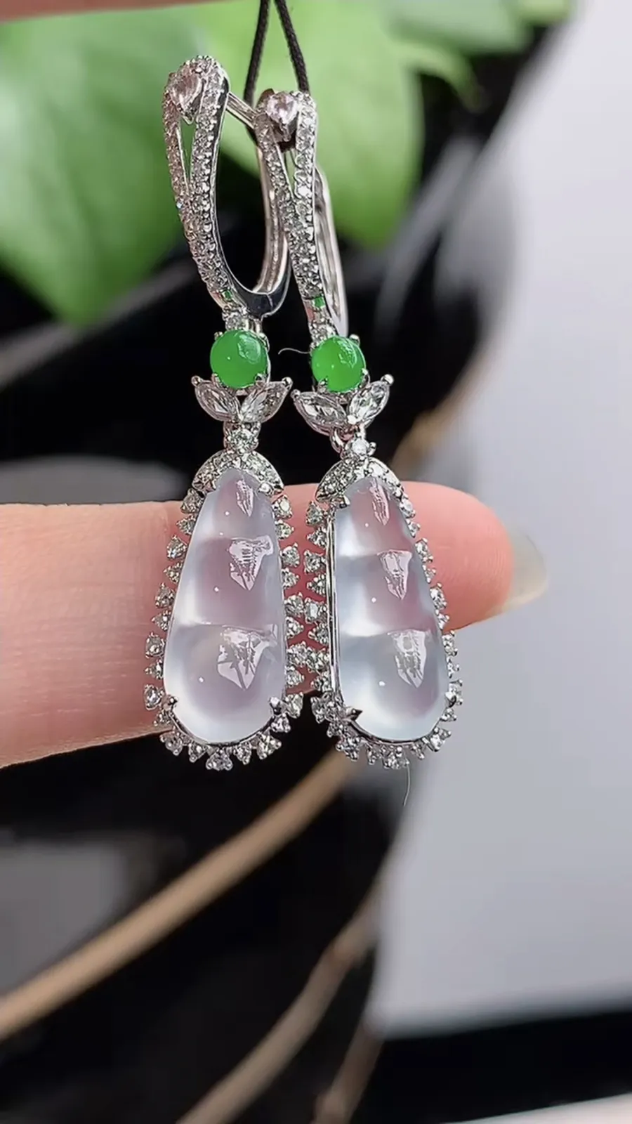 a货翡翠玻璃种18K金伴钻镶嵌白月光四季豆福豆平安豆耳坠 尺寸13.4×5.7×5.8mm 重量3.