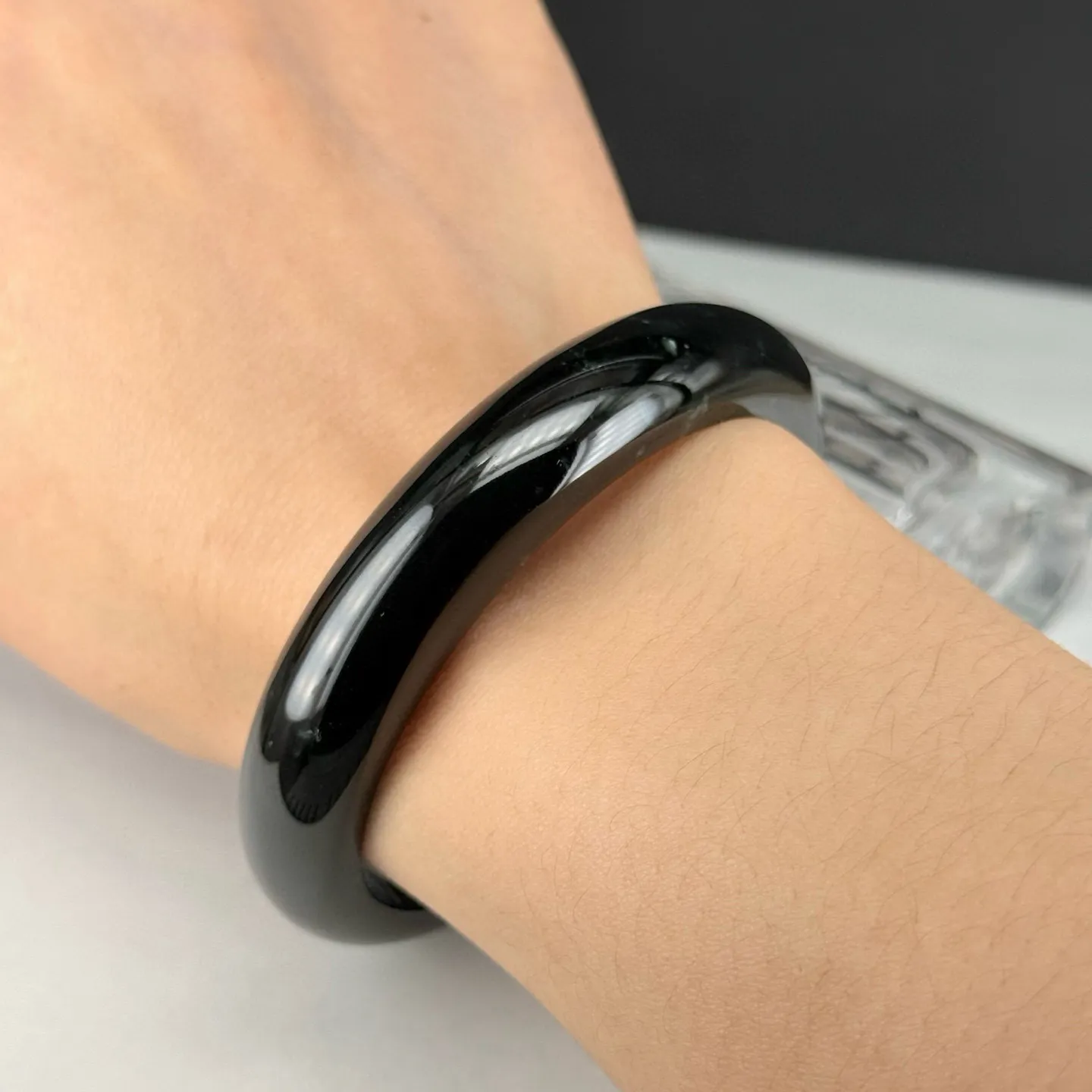 精品墨翠正圈手镯 种好色正 黑度极好 打灯通透 油性十足