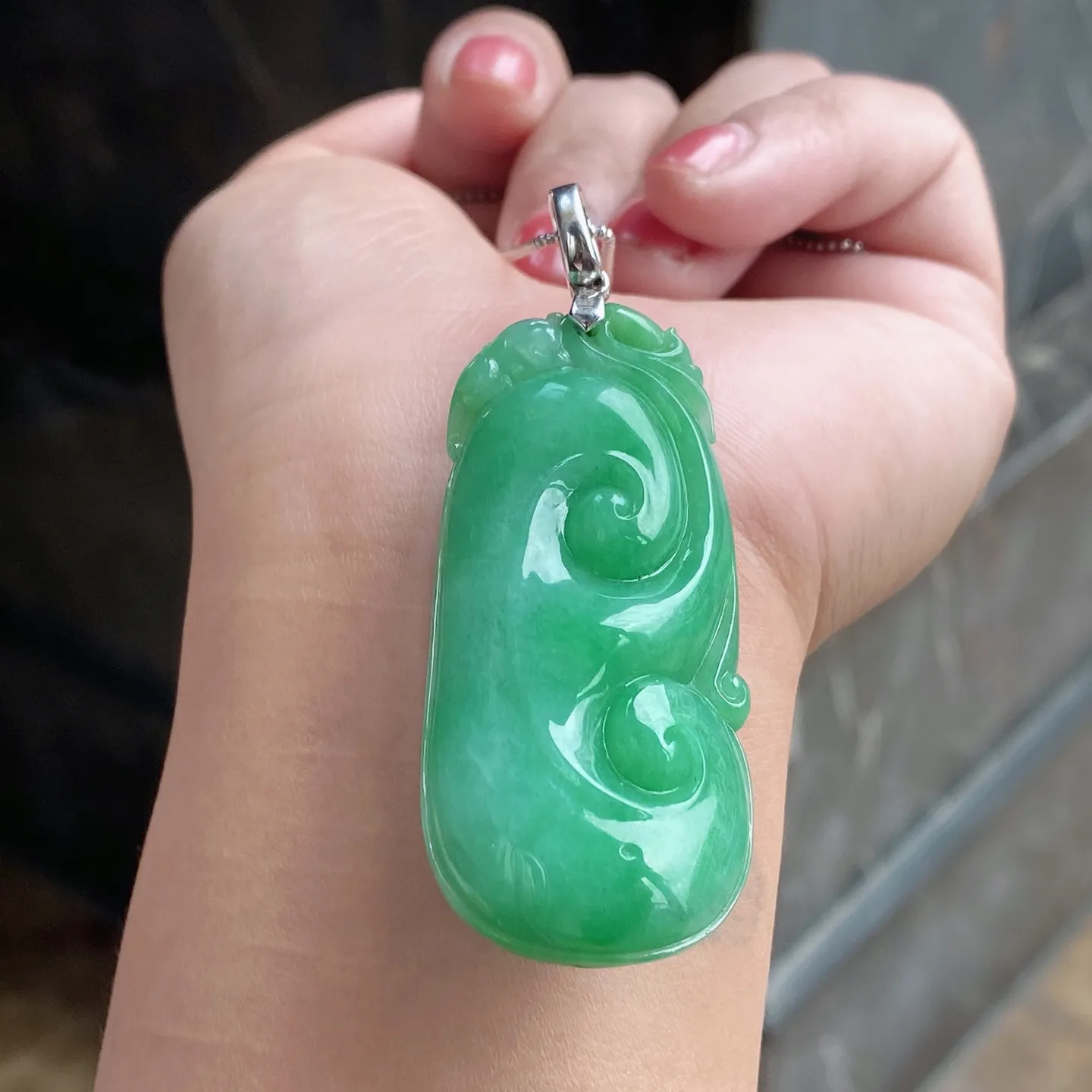 冰润满色事事如意吊坠 尺寸66.8-24-14.2毫米