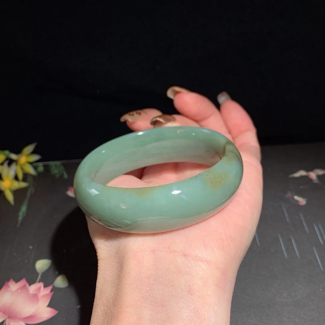 少见宽版，和田玉56圈口且末糖手镯！圈口56宽19玉质细腻油润 底色纯净无纹裂 脂粉好，品质高