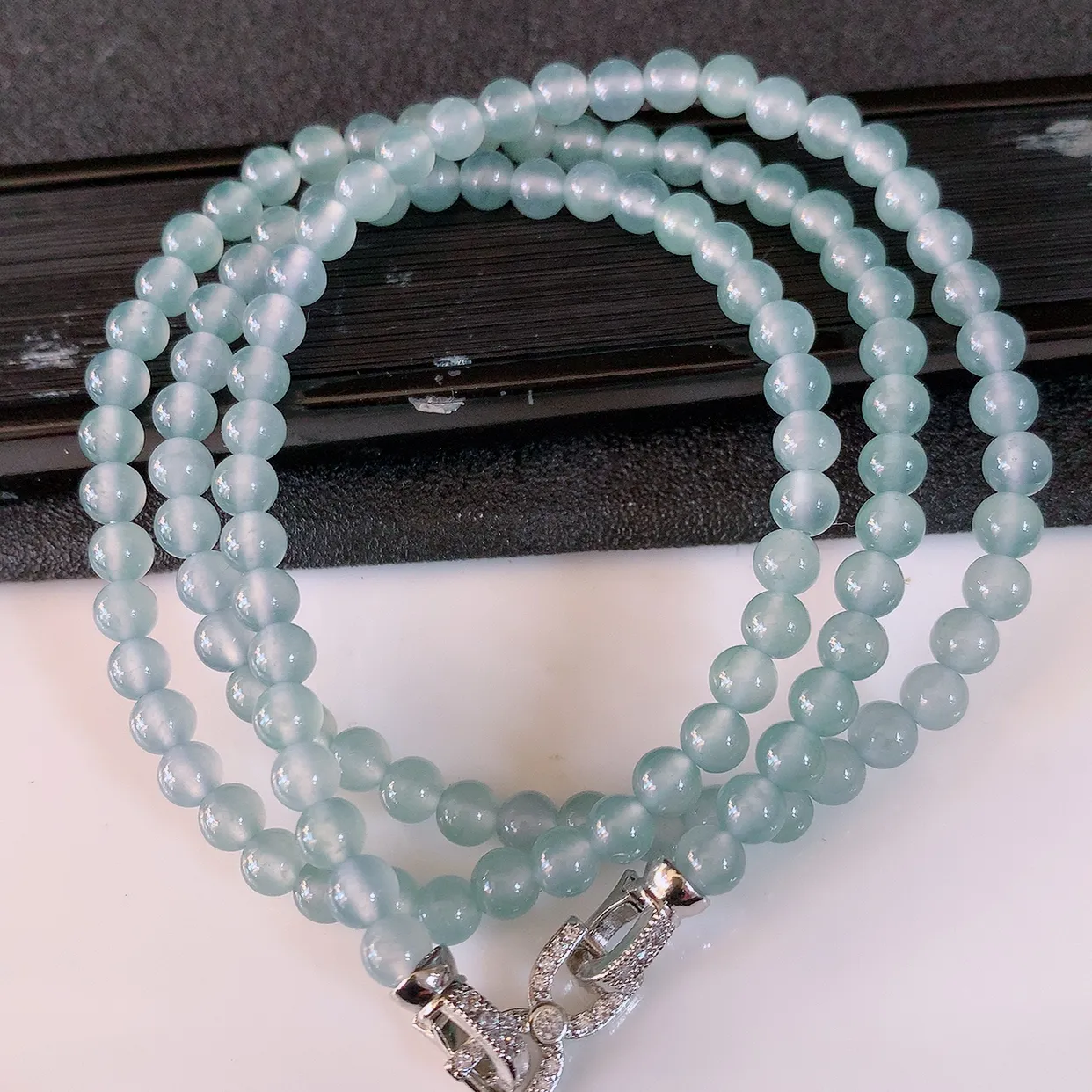 自然光实拍，冰种翡翠圆珠项链  翡翠珠链 （装饰扣）玉质细腻  冰清玉润  颜色漂亮  #001.1取一尺寸4.8mm