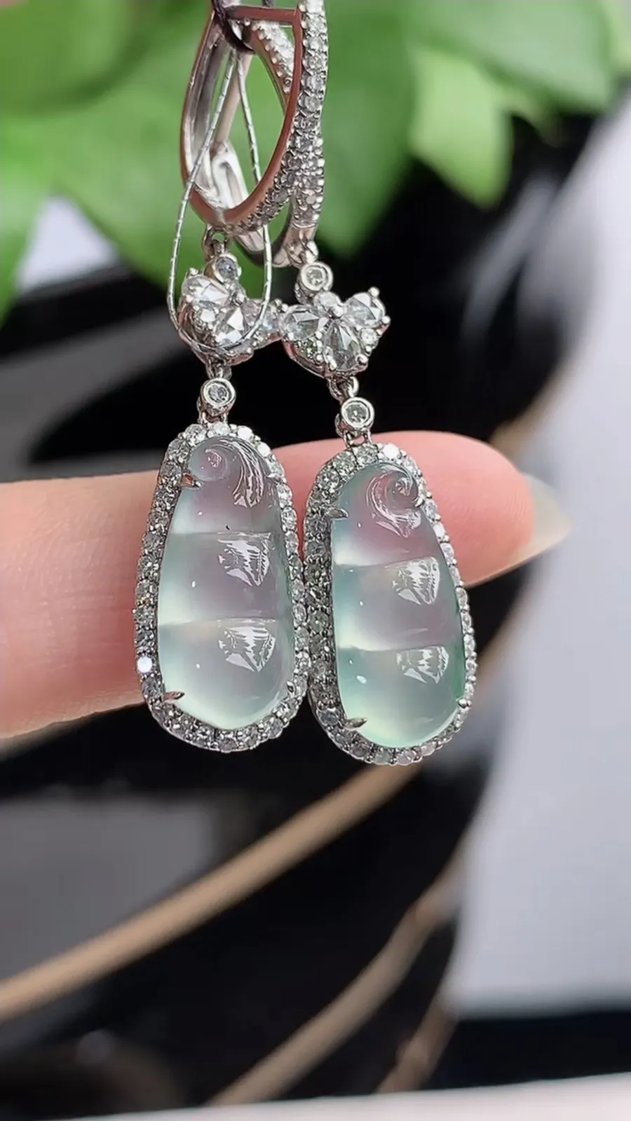 a货翡翠冰种18K金伴钻镶嵌飘花四季豆福豆平安豆耳坠 尺寸14.3×6.5×7mm 重量5.18g 