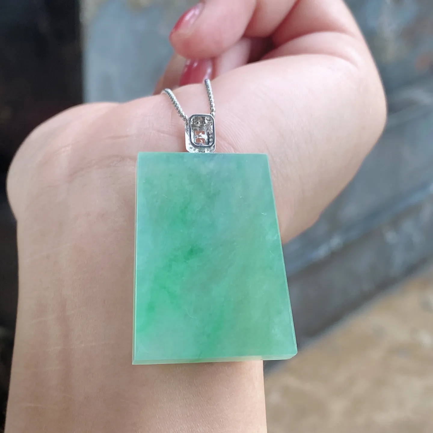 冰糯种翠绿无事牌吊坠 尺寸43.9-25.3-6.4毫米