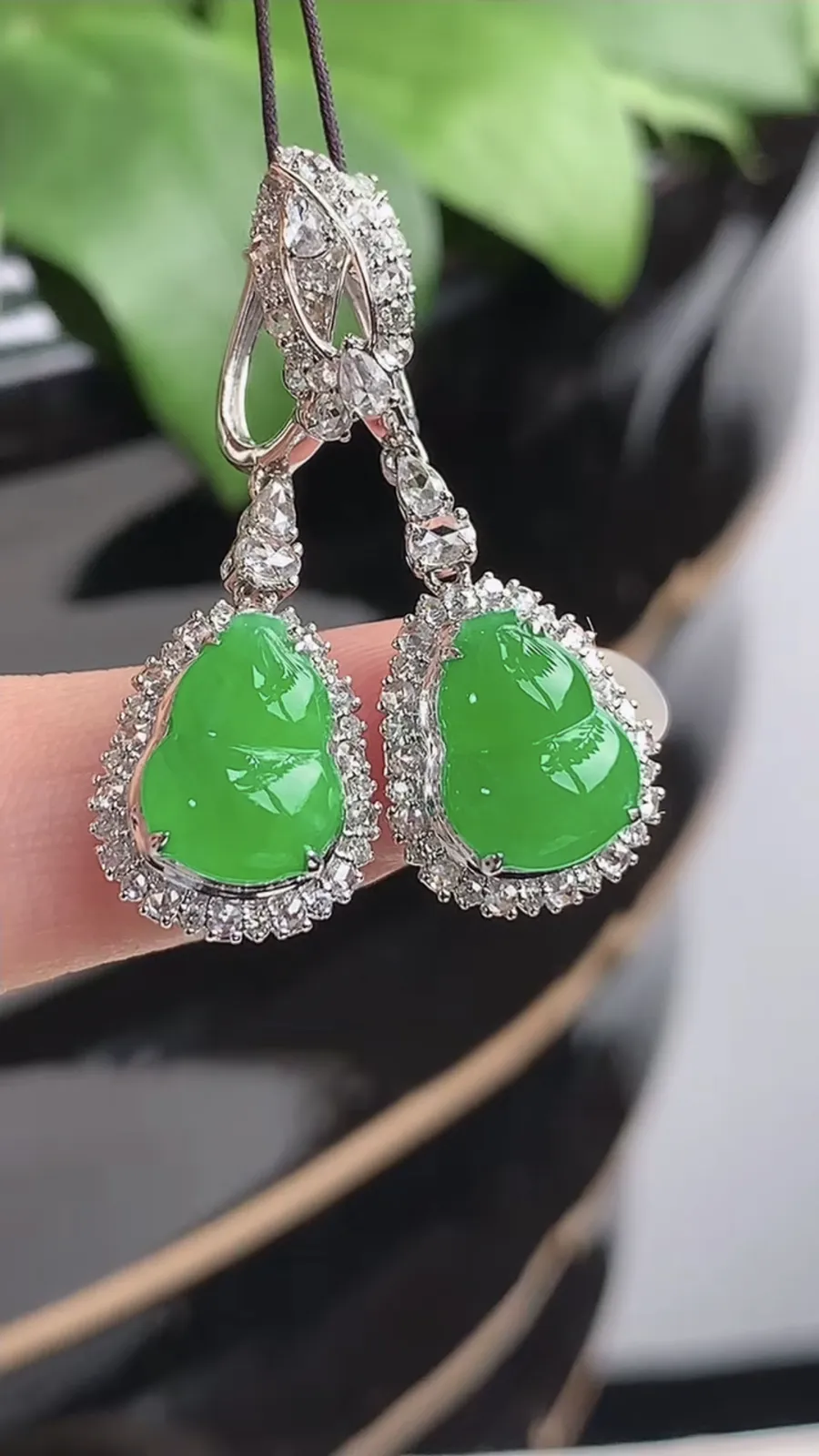 a货翡翠冰种18K金伴钻镶嵌阳绿葫芦耳坠 尺寸10.5×7.5×8.4mm 重量5.23g 1212