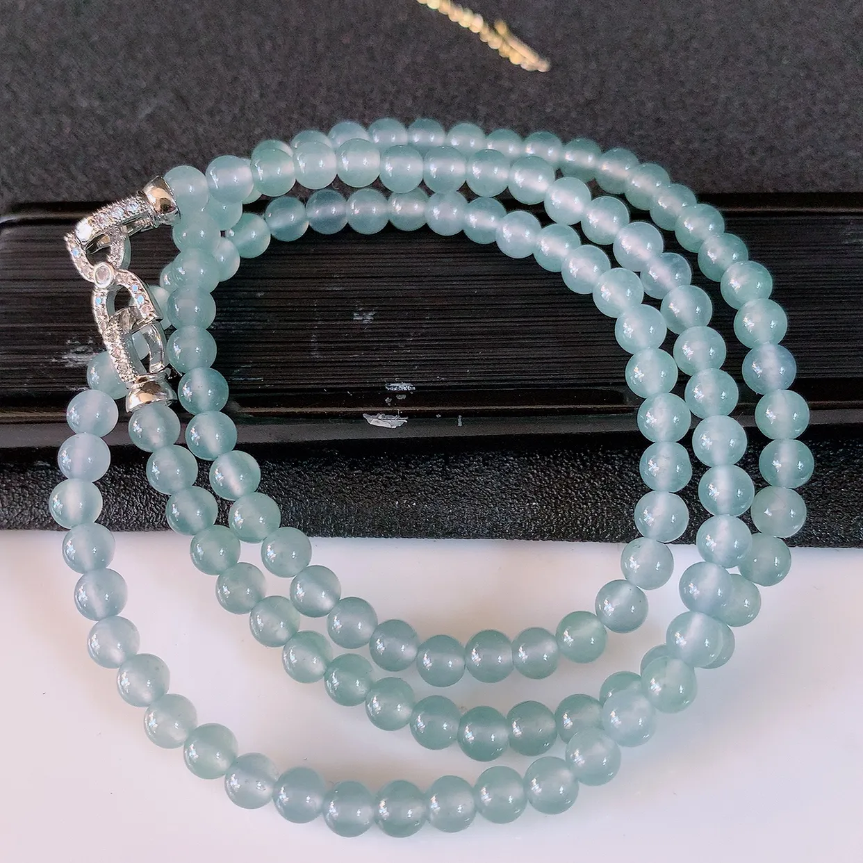 自然光实拍，冰种翡翠圆珠项链  翡翠珠链 （装饰扣）玉质细腻  冰清玉润  颜色漂亮  #001.1取一尺寸4.8mm