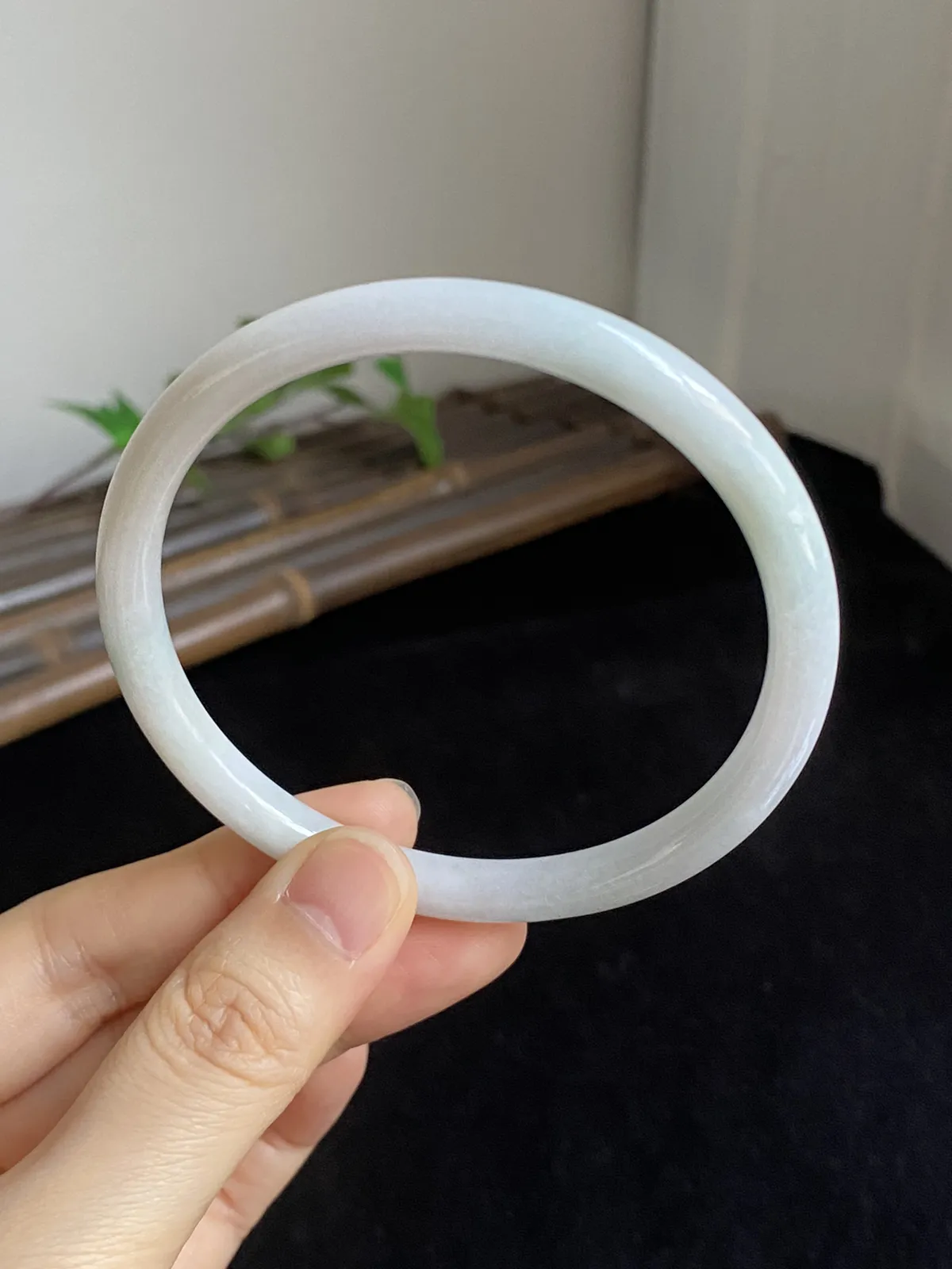 圆镯60.6圈口，翡翠手镯