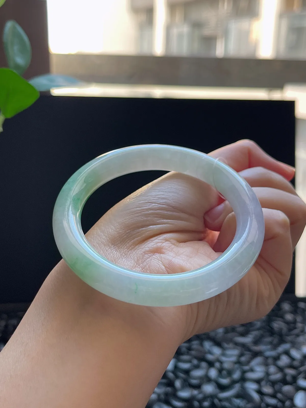 圆镯57圈口，翡翠冰糯种飘绿带紫手镯