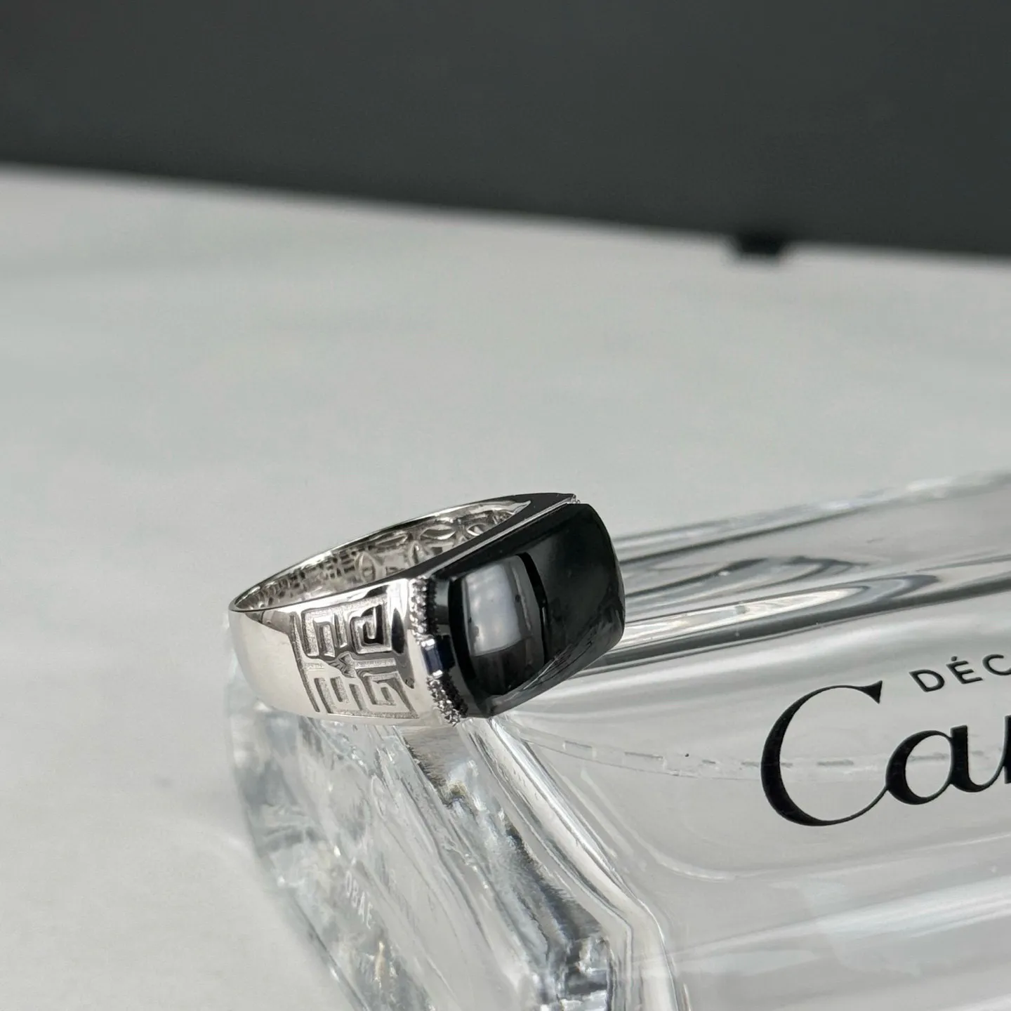 精品18k墨翠马鞍男戒 种好色正 黑度极好 打灯通透 油性十足 尺寸16.1