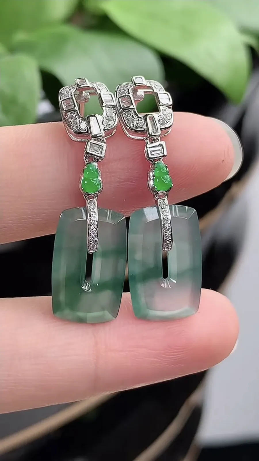 a货翡翠冰种18K金伴钻镶嵌飘花平安环耳坠 尺寸15×9.6×2mm 重量3.43g 1210