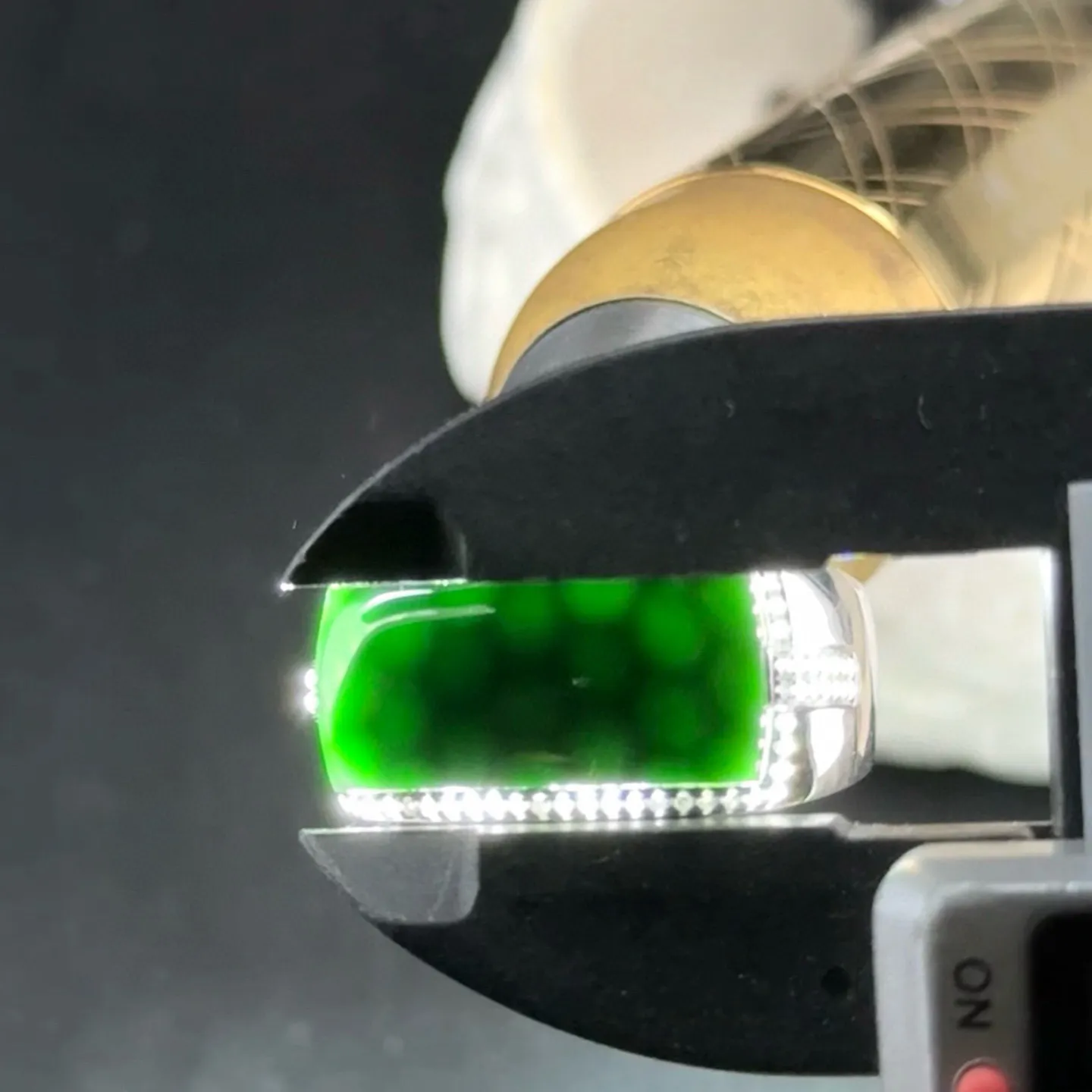 精品18k墨翠豪镶男戒 种好色正 黑度极好 打灯通透 油性十足 尺寸18.5