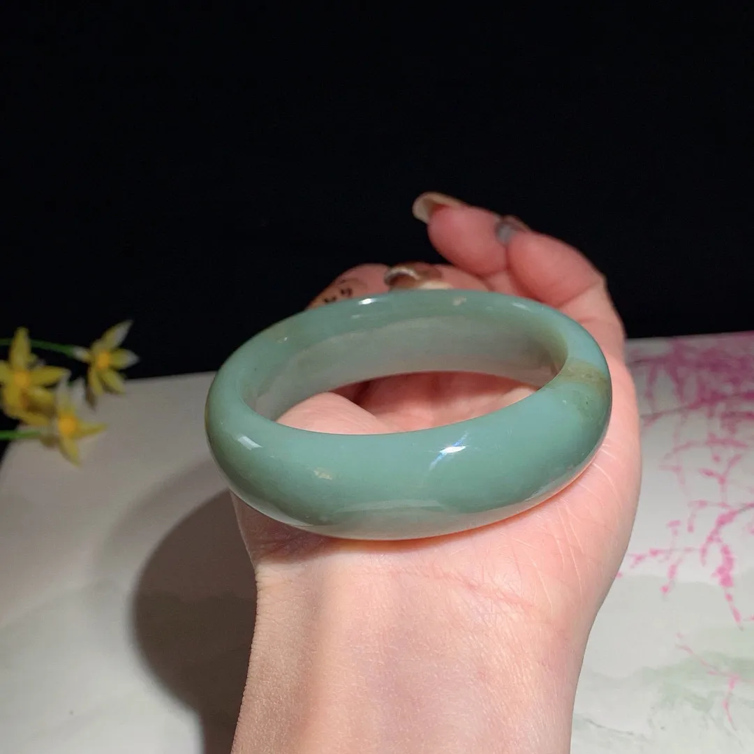 和田玉55圈口且末糖手镯！圈口55宽18玉质细腻油润 底色纯净 无纹裂 脂粉好，品质高