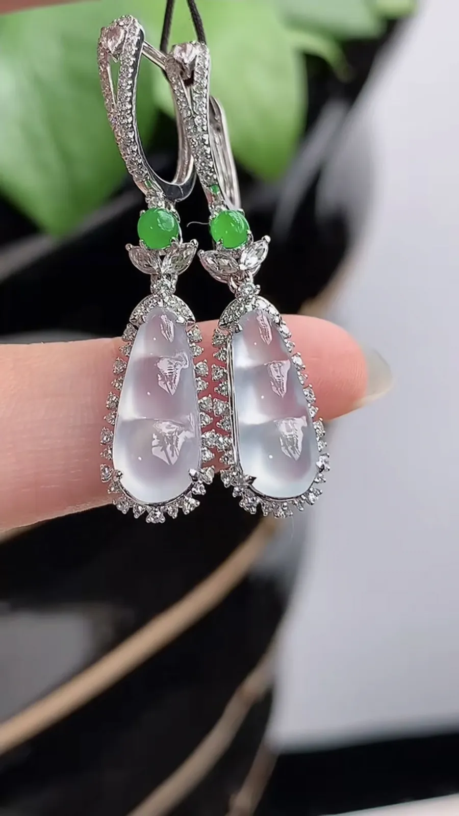 a货翡翠玻璃种18K金伴钻镶嵌白月光四季豆福豆平安豆耳坠 尺寸13.4×5.7×5.8mm 重量3.56g 1211