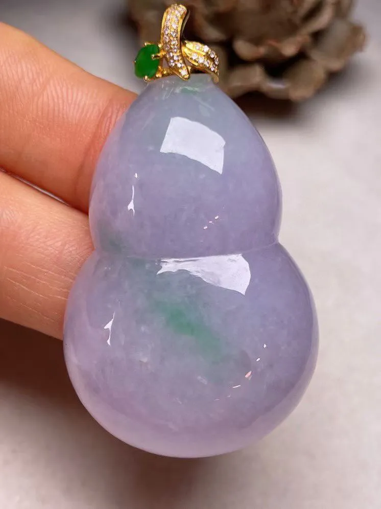 冰糯种紫罗兰葫芦吊坠、真金真钻镶嵌，种水好，玉质细腻 .裸石尺寸 44.0*28.5