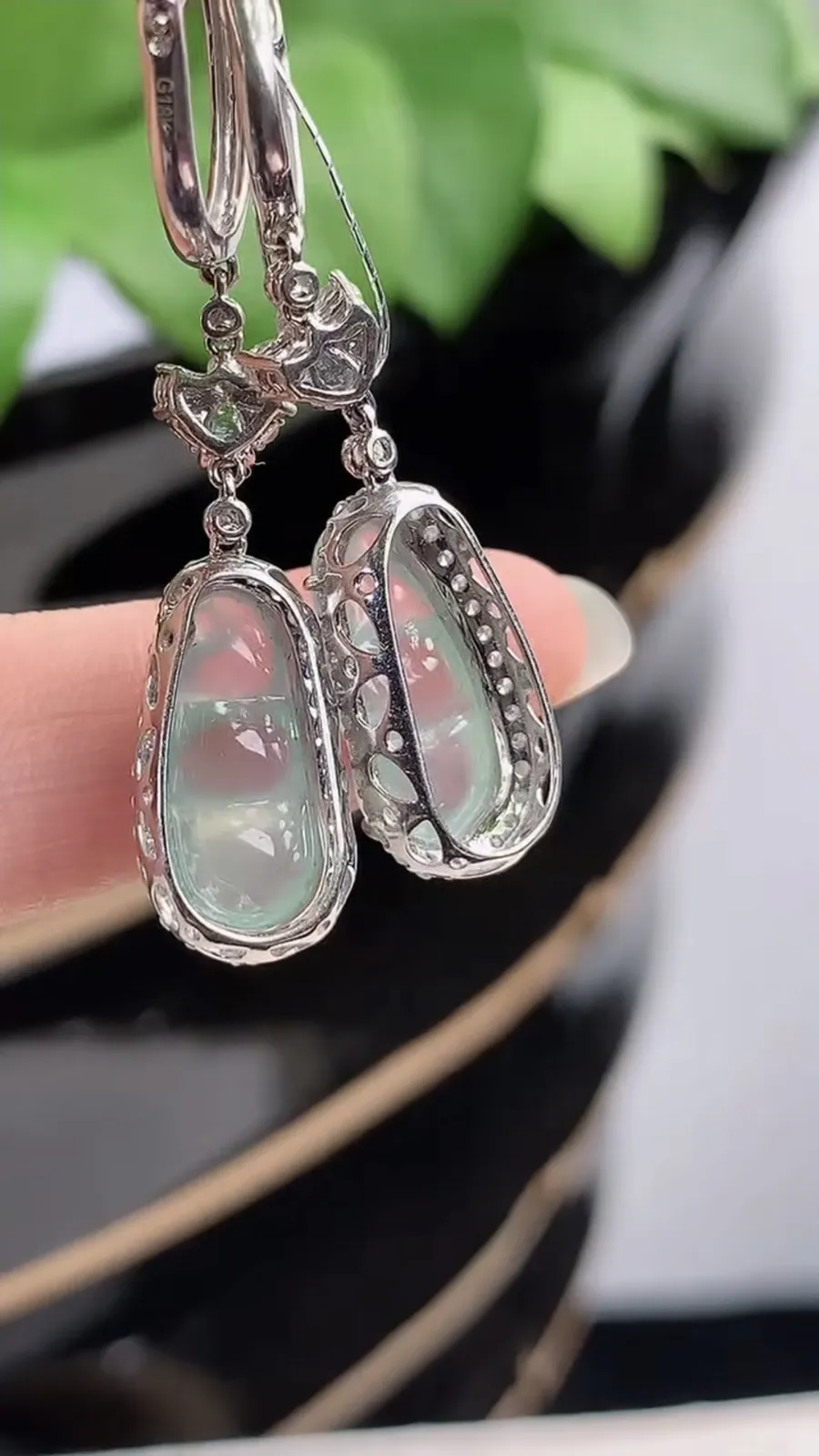 a货翡翠冰种18K金伴钻镶嵌飘花四季豆福豆平安豆耳坠 尺寸14.3×6.5×7mm 重量5.18g 1214