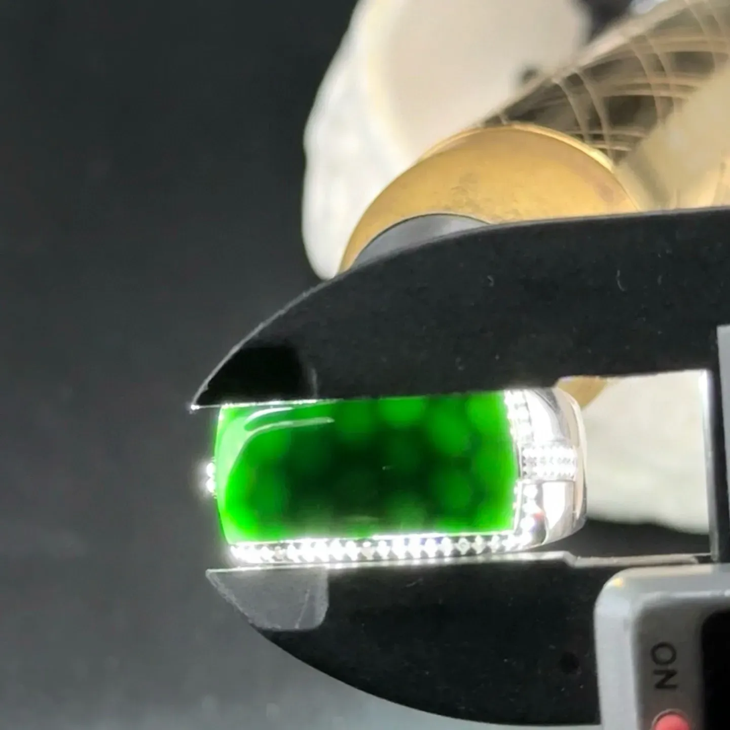 精品18k墨翠豪镶男戒 种好色正 黑度极好 打灯通透 油性十足 尺寸18.5