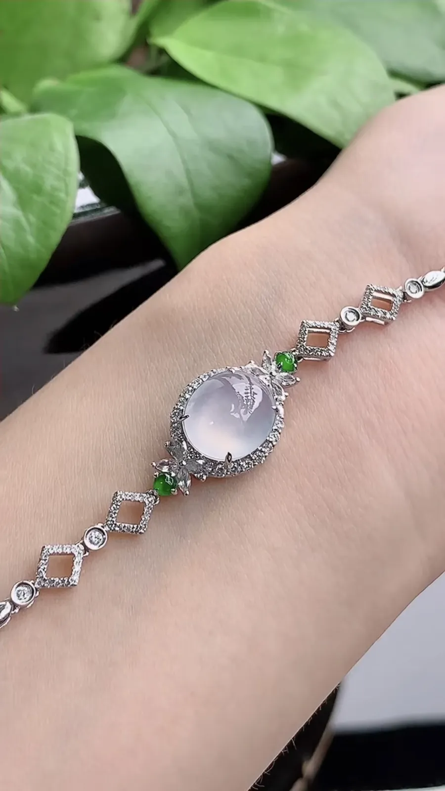 a货翡翠冰种18K金伴钻镶嵌白月光蛋面手链 尺寸11.3×9.5×8.2mm 重量8.40g 1210