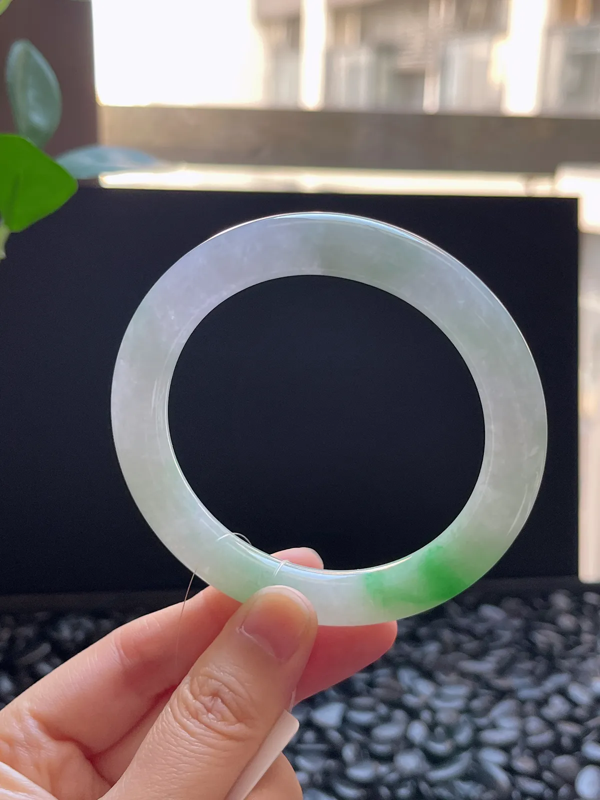 圆镯57圈口，翡翠冰糯种飘绿带紫手镯