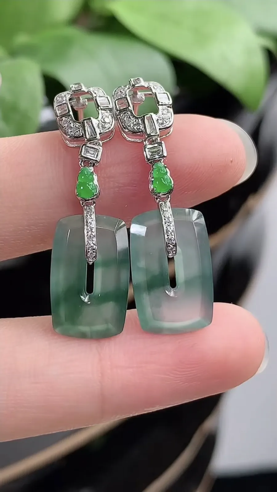 a货翡翠冰种18K金伴钻镶嵌飘花平安环耳坠 尺寸15×9.6×2mm 重量3.43g 1210