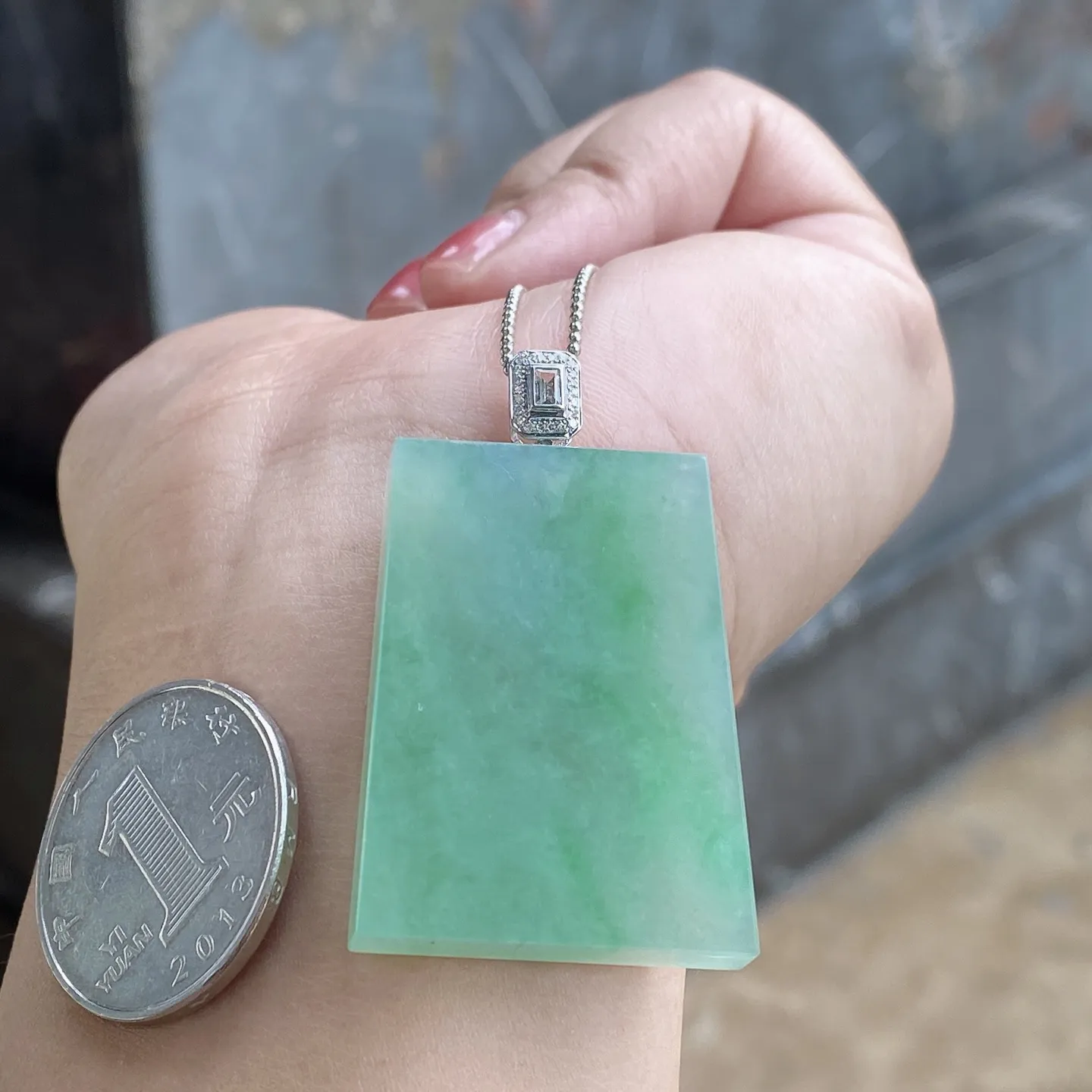 冰糯种翠绿无事牌吊坠 尺寸43.9-25.3-6.4毫米