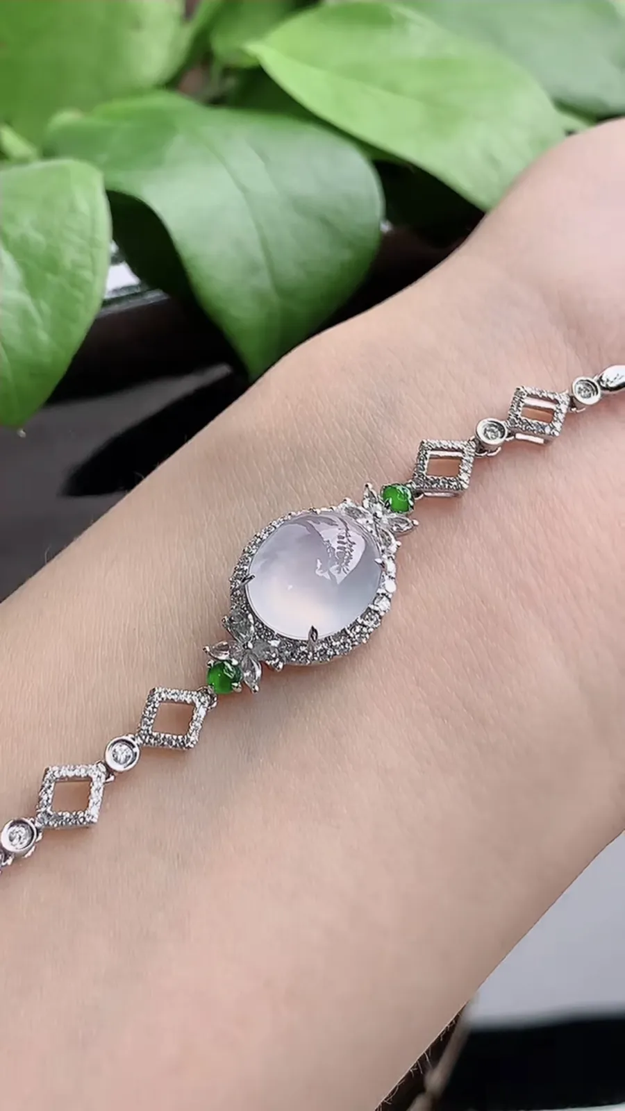 a货翡翠冰种18K金伴钻镶嵌白月光蛋面手链 尺寸11.3×9.5×8.2mm 重量8.40g 121