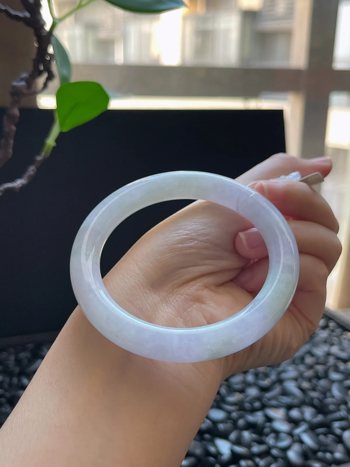 圆镯58圈口，翡翠冰糯春带彩手镯