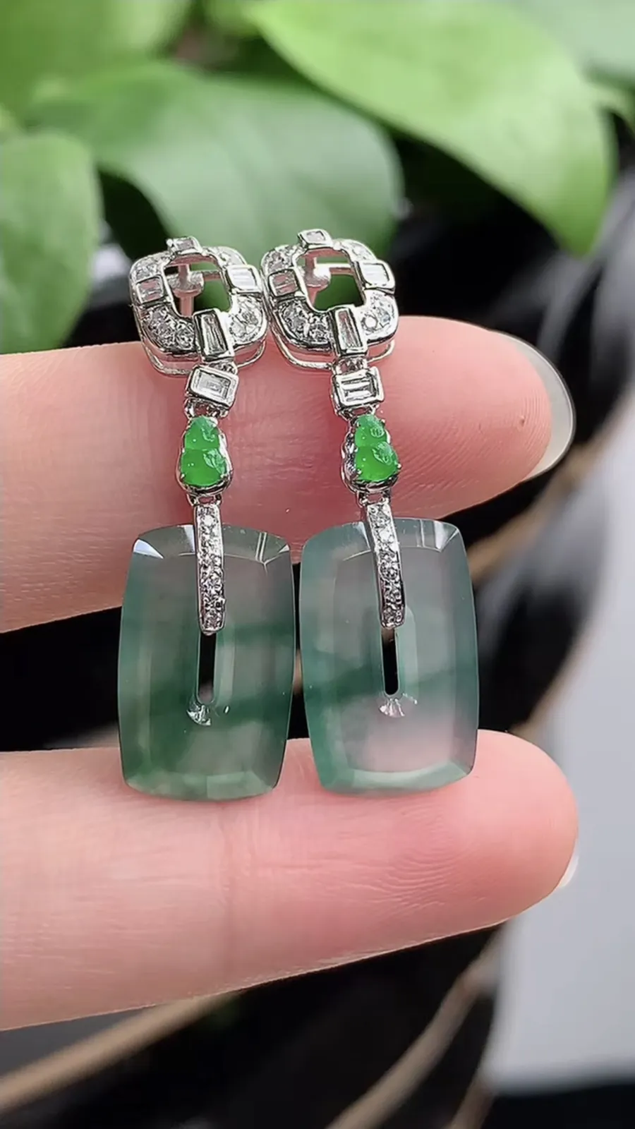 a货翡翠冰种18K金伴钻镶嵌飘花平安环耳坠 尺寸15×9.6×2mm 重量3.43g 1210