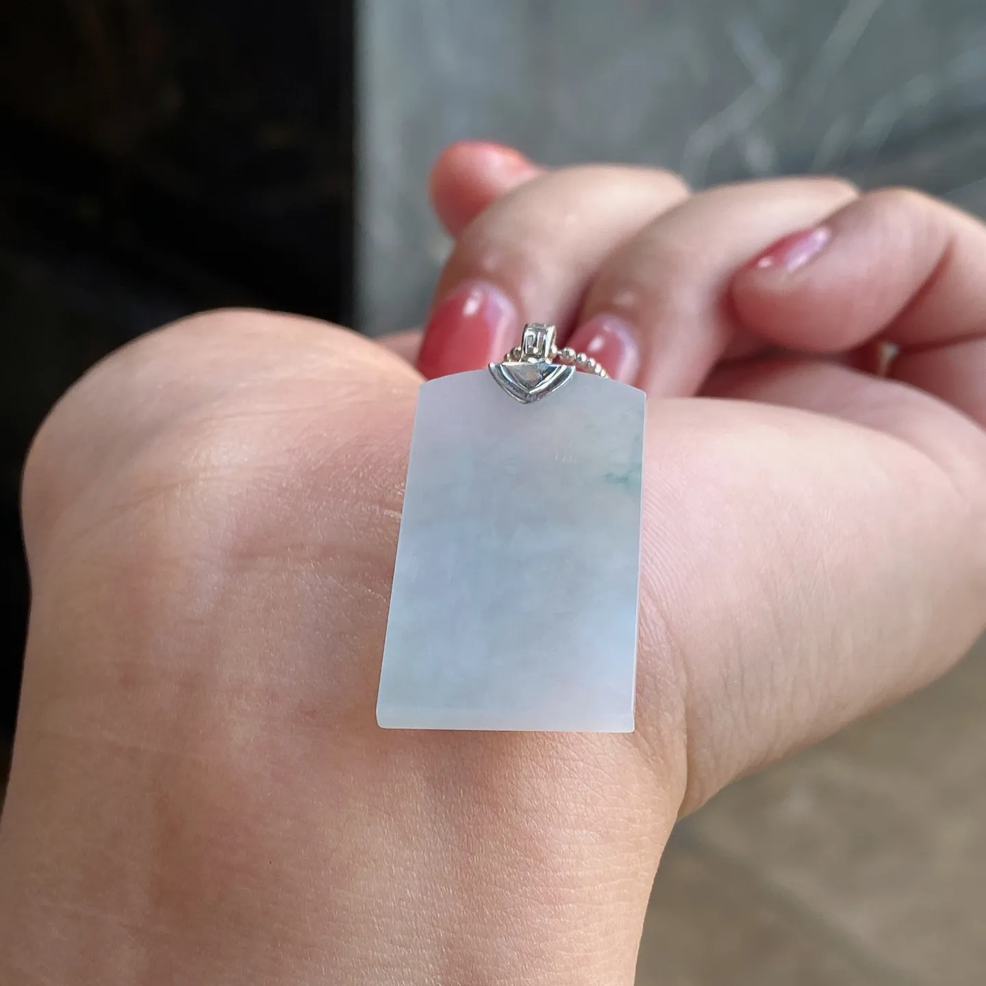 冰糯种飘花无事牌吊坠 尺寸34.2-17.5-3.6毫米