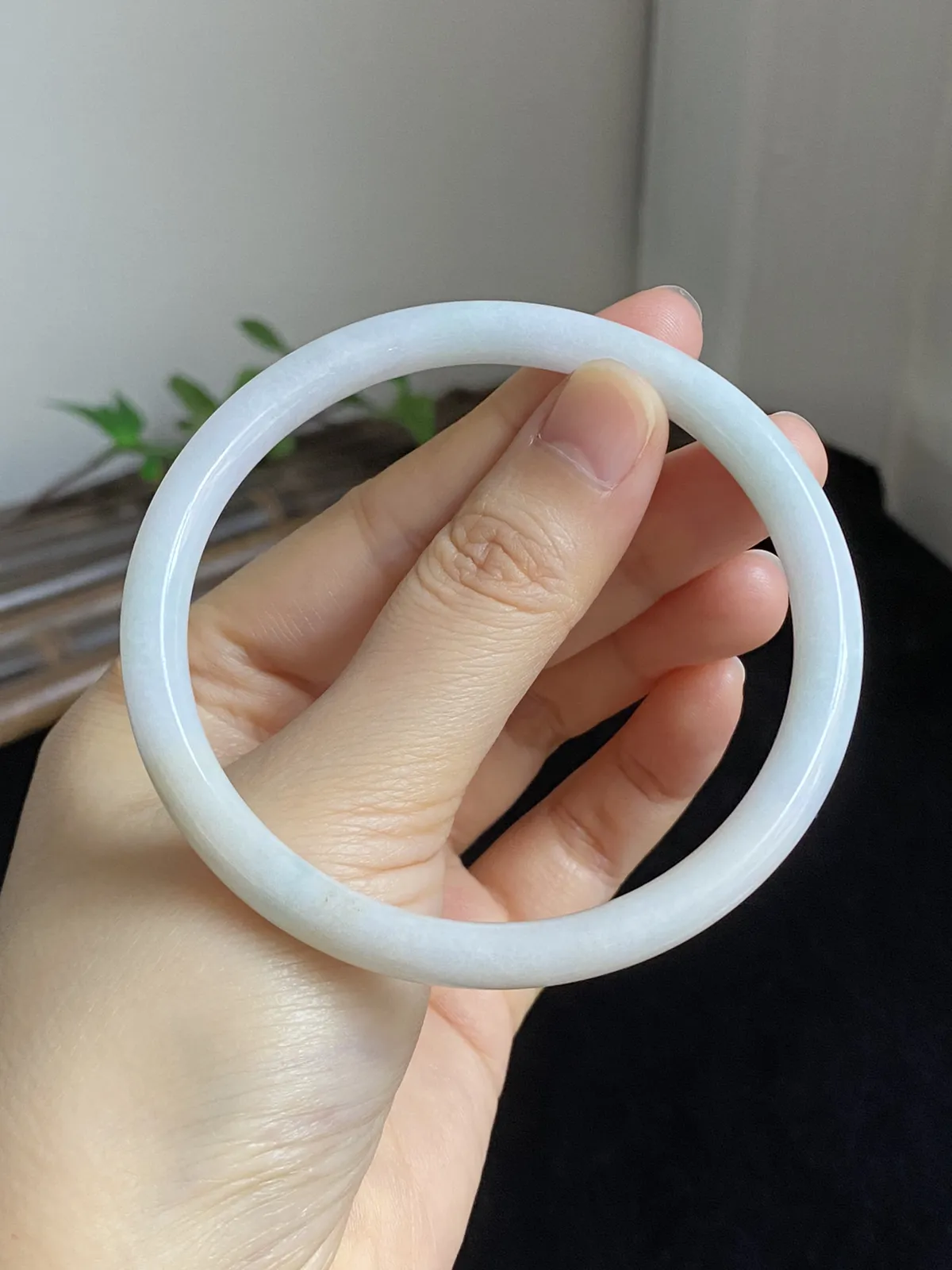 圆镯60.6圈口，翡翠手镯