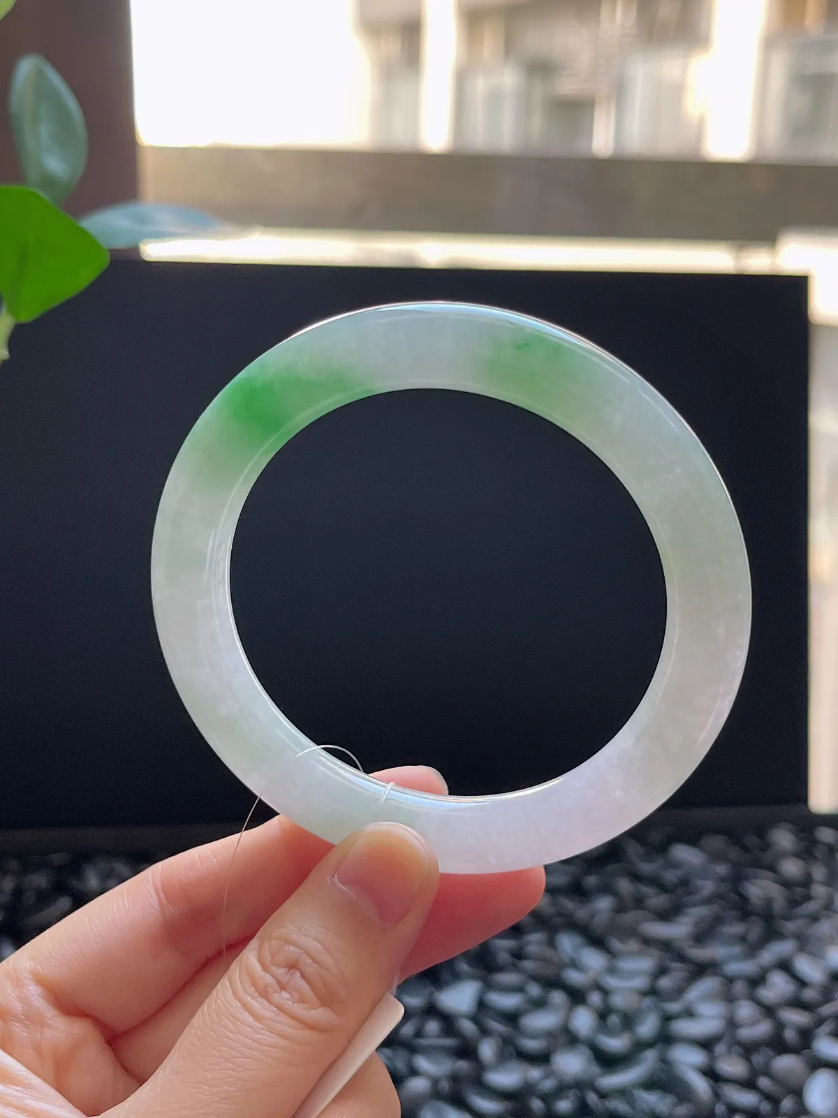 圆镯57圈口，翡翠冰糯种飘绿带紫手镯