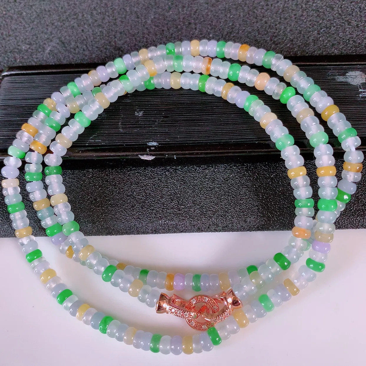 自然光实拍，冰种多彩翡翠项链  多宝翡翠珠链 （装饰扣）玉质细腻  冰清玉润  颜色漂亮  #001