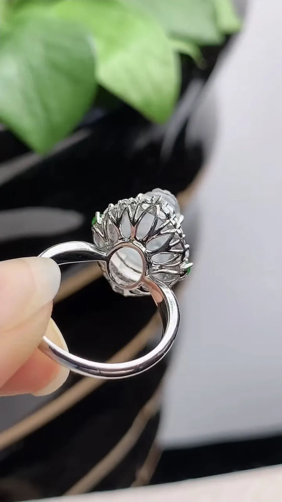 a货翡翠冰种18K金伴钻镶嵌白月光招财貔貅戒指 圈口17.4裸石尺寸11.3×8.5mm 重量4.28g 1211