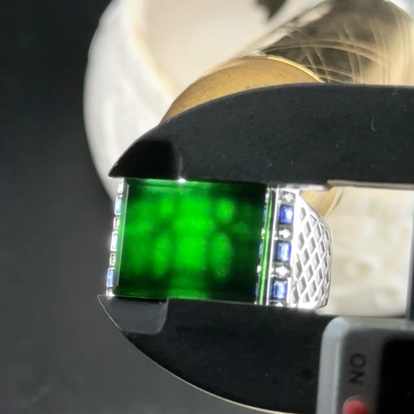 精品18k墨翠男戒 种好色正 黑度极好 打灯通透 油性十足 尺寸14.5