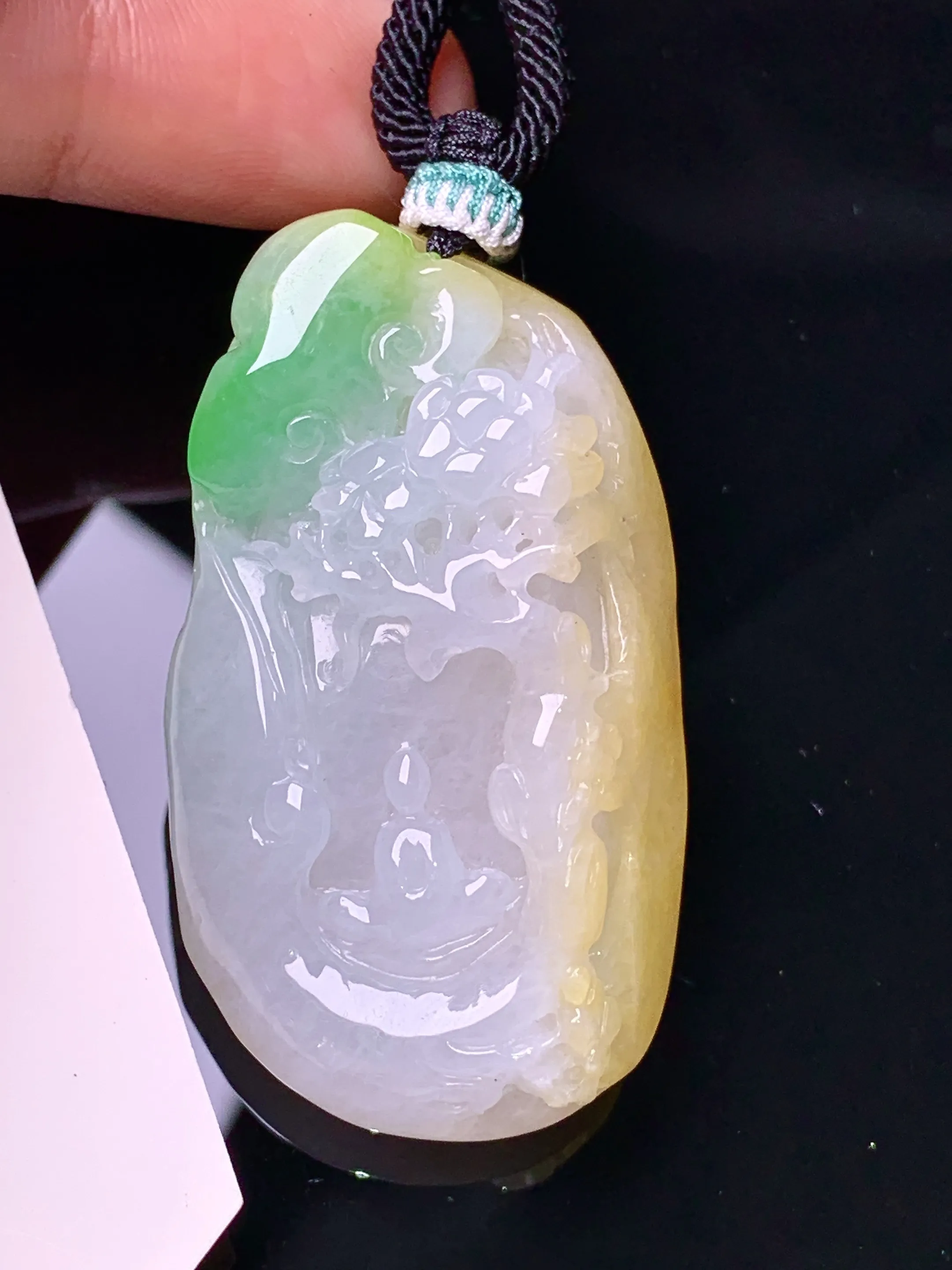 飘黄绿悟道吊坠 玉质细腻 色泽清新艳丽 整体尺寸47.2*26.5*11.2