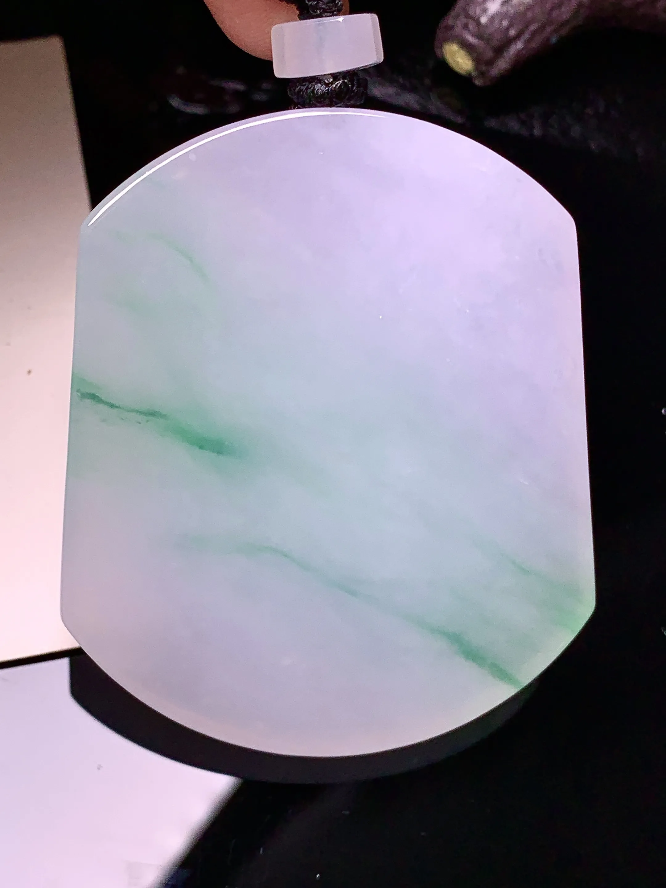 飘绿无事牌吊坠 玉质细腻 色泽清新艳丽 整体尺寸54*45*6.2