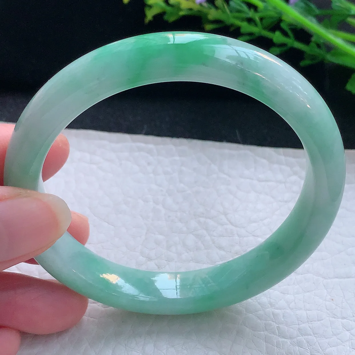 js自然光58.5*11.3*7.8平安镯 翡翠a货玉手镯精美飘绿宽边玉手环