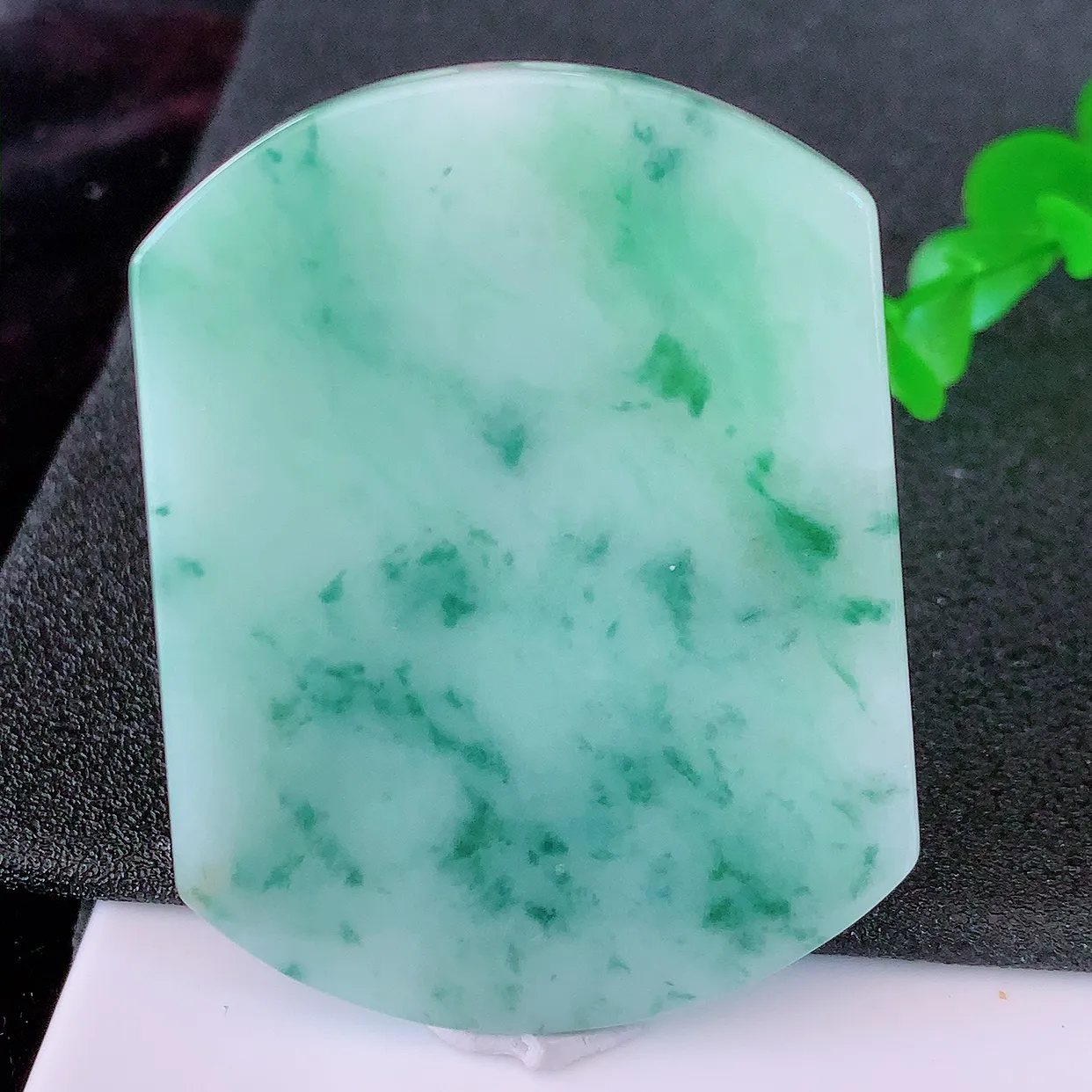 自然光实拍，冰润飘花翡翠平安无事牌吊坠，平平安安，无事牌翠色灵动，佩戴平安时尚！#46.16