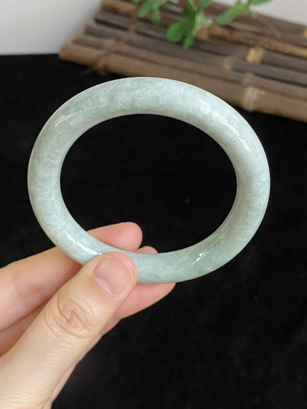 贵妃镯56圈口，翡翠手镯