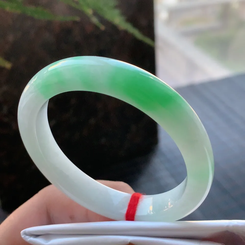 贵妃冰糯阳绿 无瑕 尺寸:54.9/49/10.2/7.6 色好🥰🥰