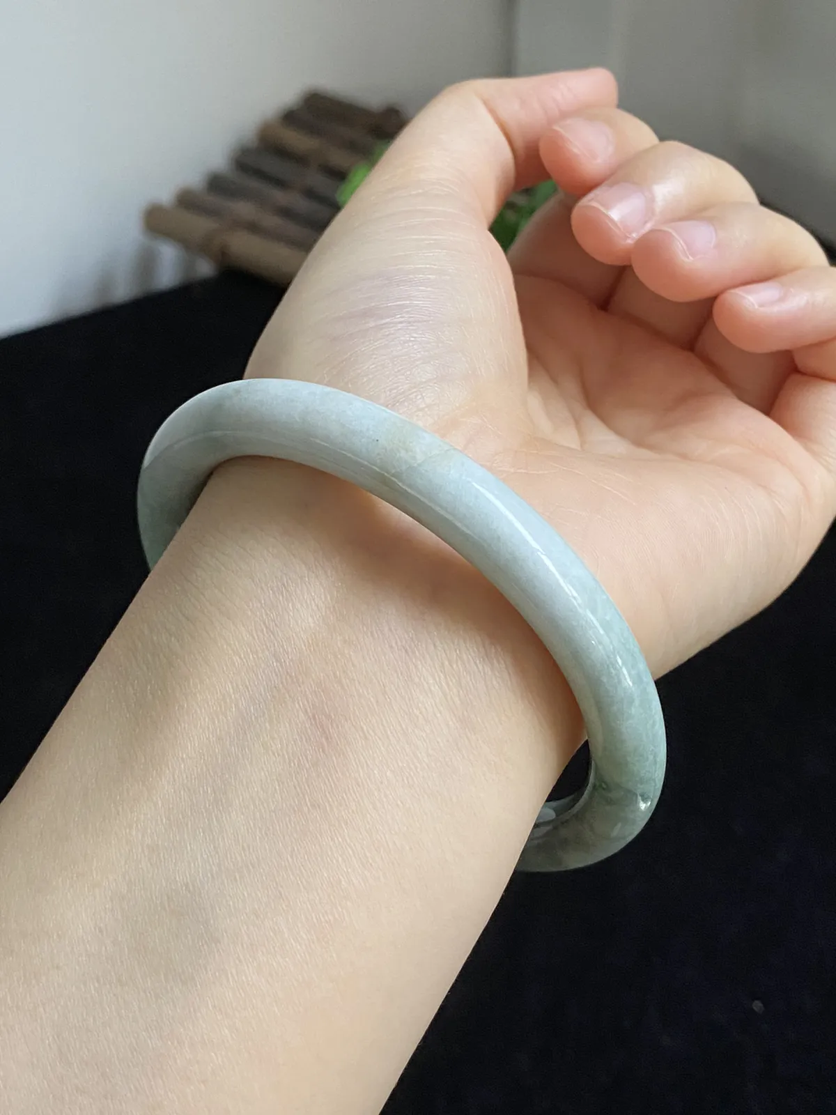 贵妃镯58.5圈口，翡翠手镯