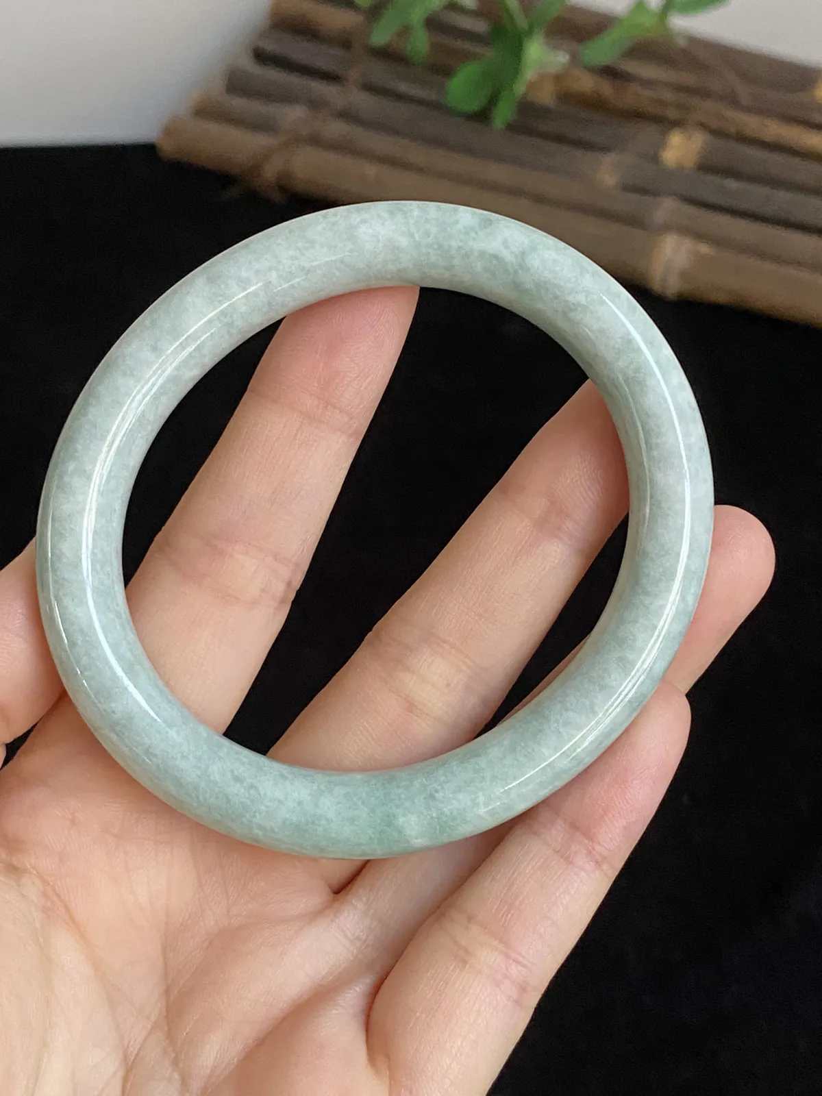 贵妃镯56圈口，翡翠手镯